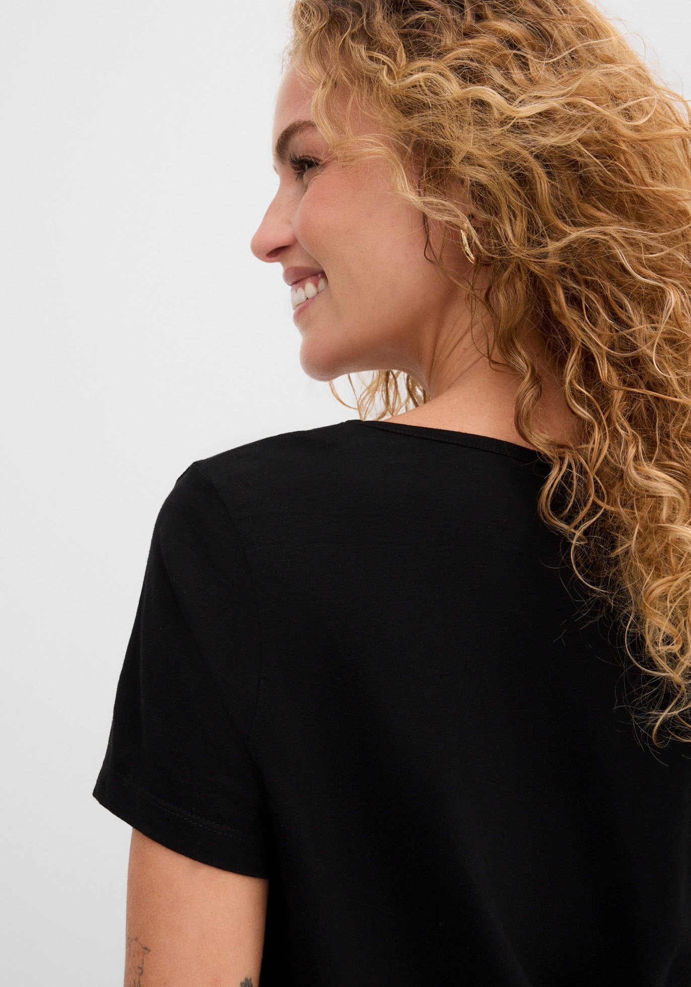 bonprix T-Shirt Oversize-Passform, Kurzarm-Design, aus Baumwolle