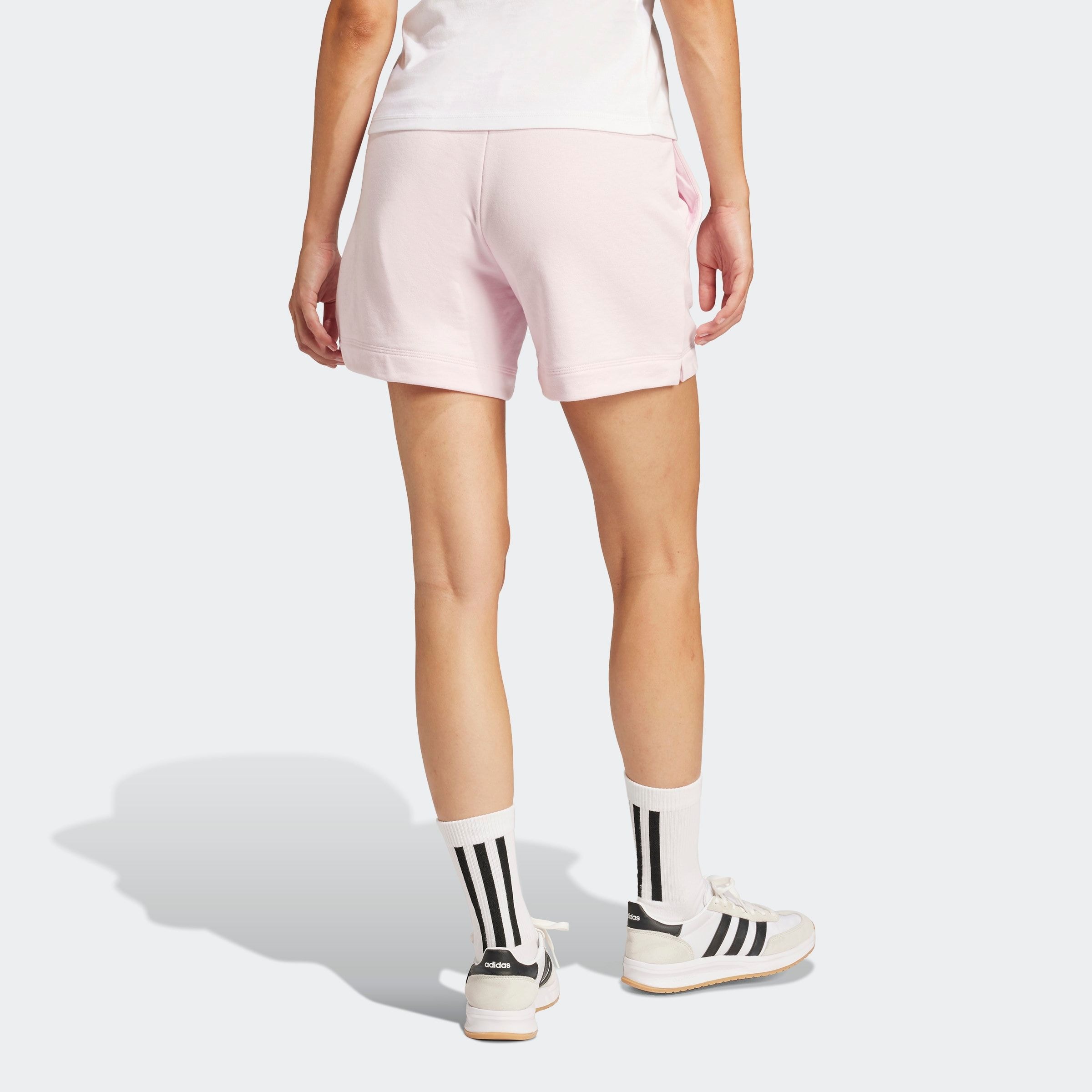 adidas Sportswear Shorts »W LIN FT SHO«, (1 tlg.), Mitelhoher Bund mit Kordelzug, aus weichem French Terry