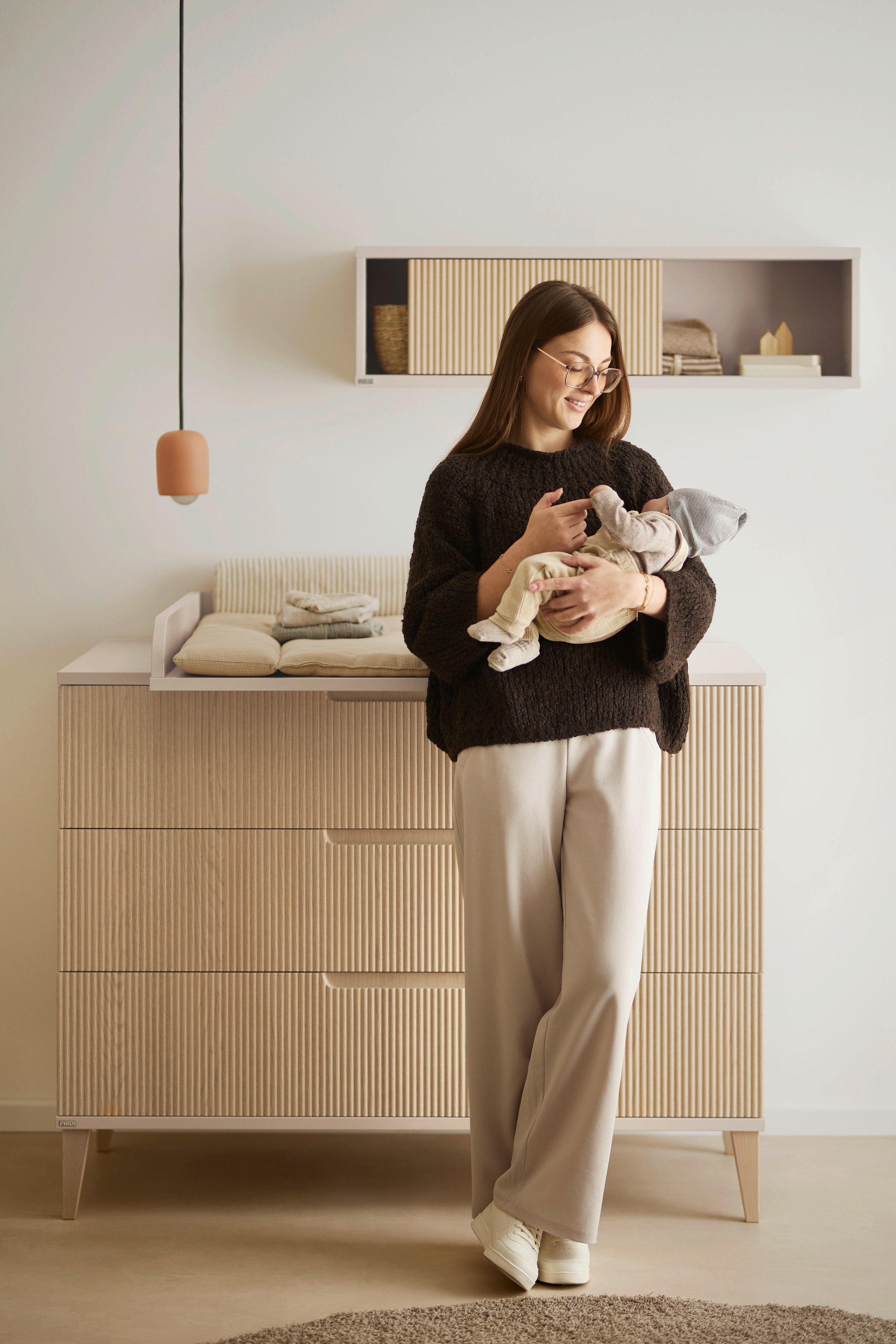 PAIDI Wickelkommode »JONTE in Beige & Eichefarben, 3 Schubladen mit Soft-Close, Vollauszug« bis 50 kg Kommode 124 cm Breite, Wickeltisch mit Massivholz-Füßen 124 cm