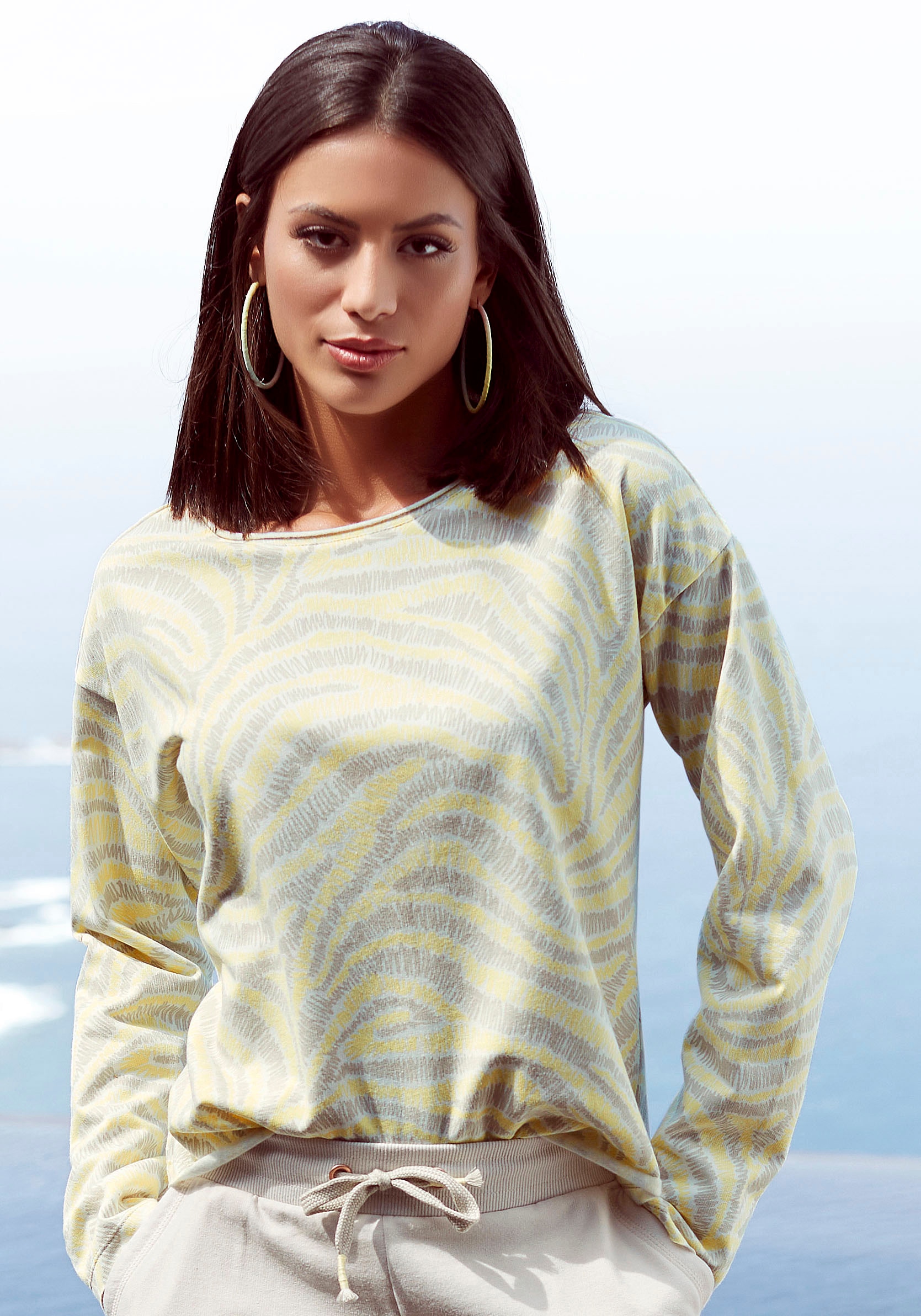 LASCANA Sweatshirt, mit Statement Druck, Loungewear günstig online kaufen