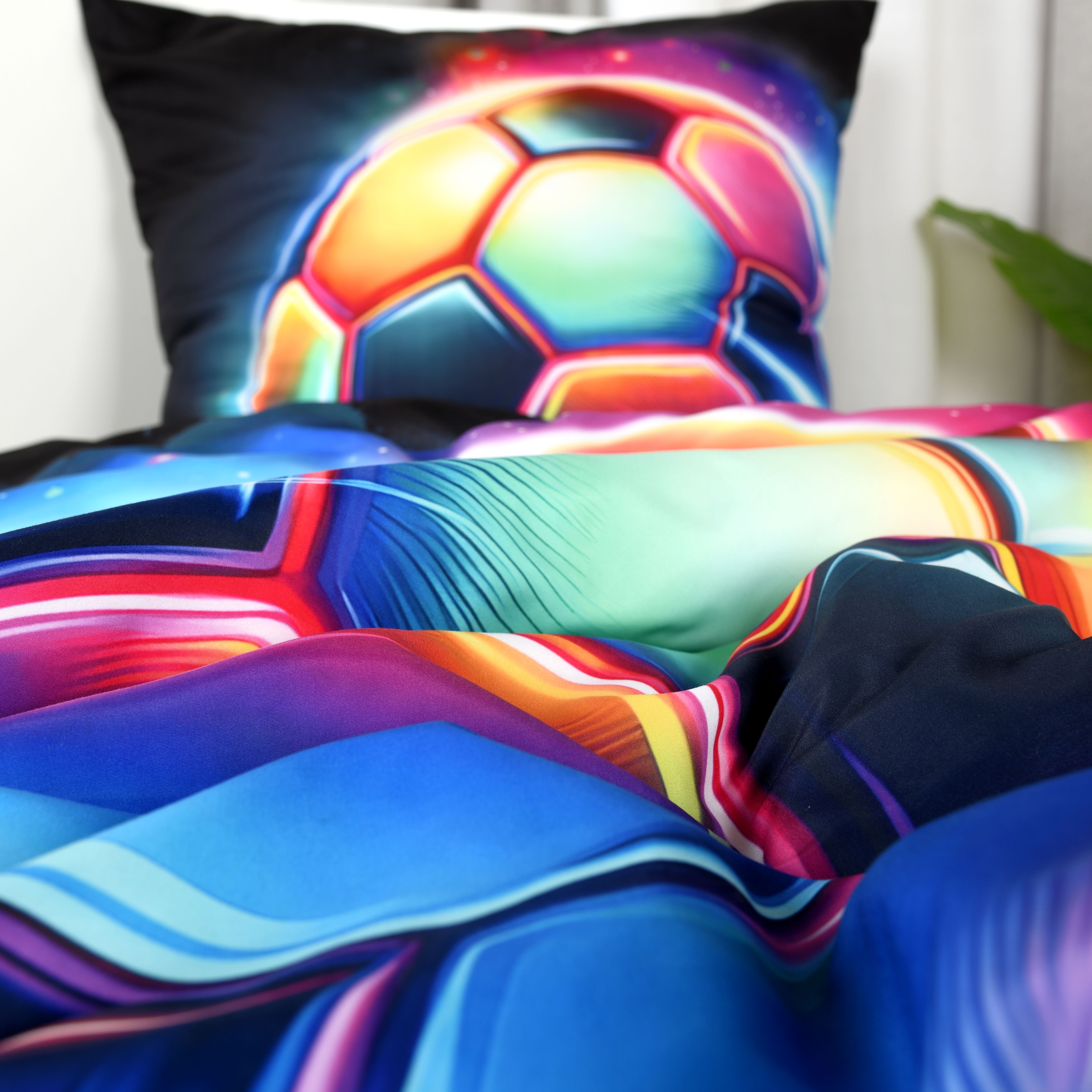 Herding Young Collection Wendebettwäsche »Neon Soccer« 2 Mit praktischem Reißverschluss