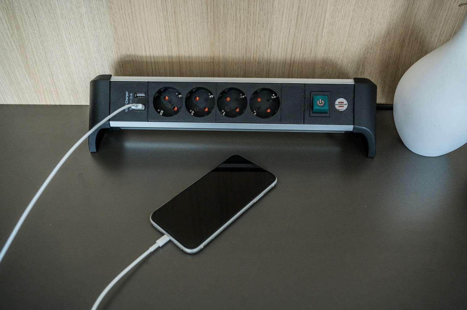 Brennenstuhl Steckdosenleiste »Alu-Office-Line«, 4-fach, (Kabellänge 1,8 m), mit USB und Schalter