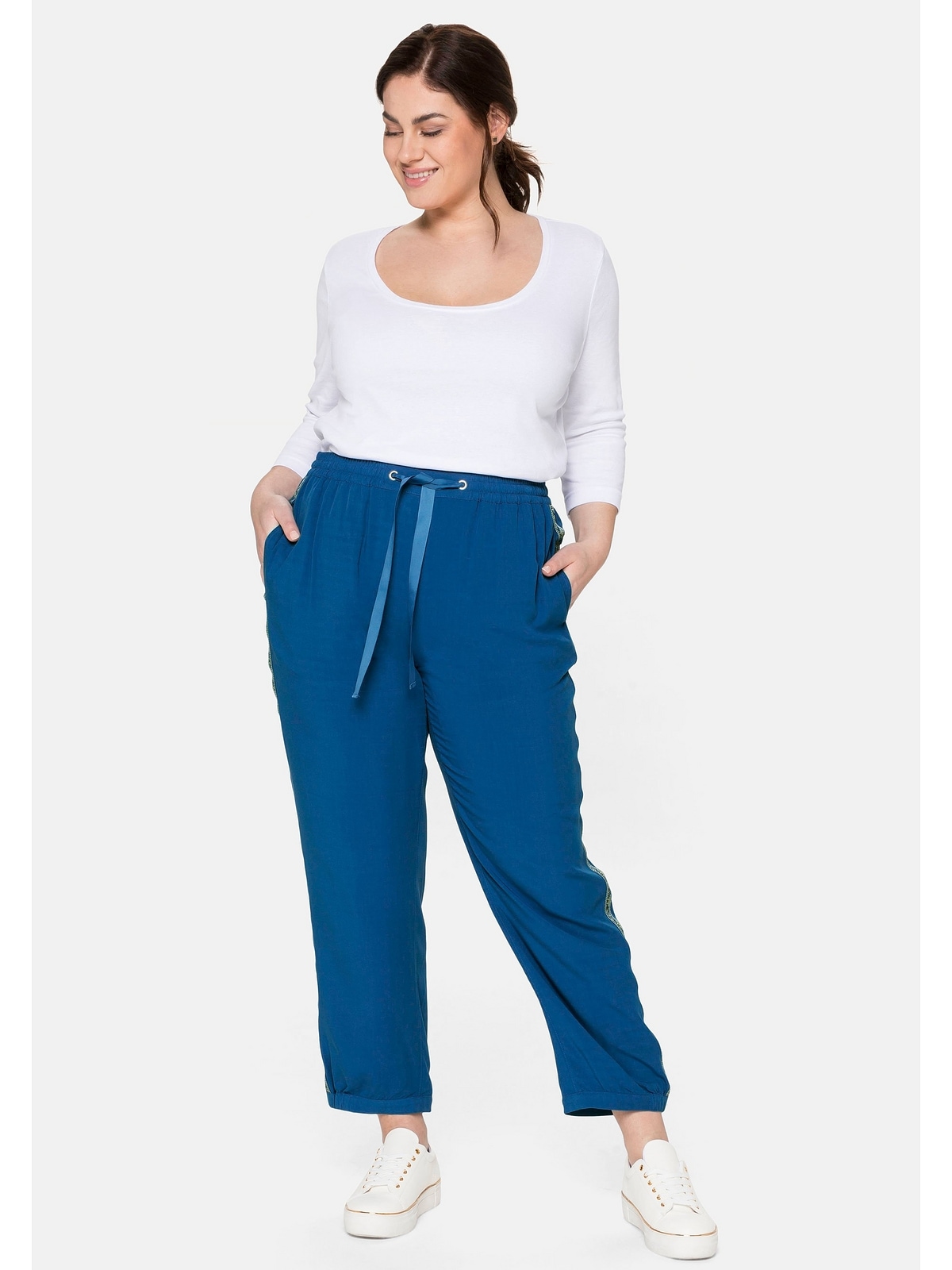 Sheego Jogger Pants »Große und seitlichem | mit Tape BAUR Bindeband für bestellen Größen«