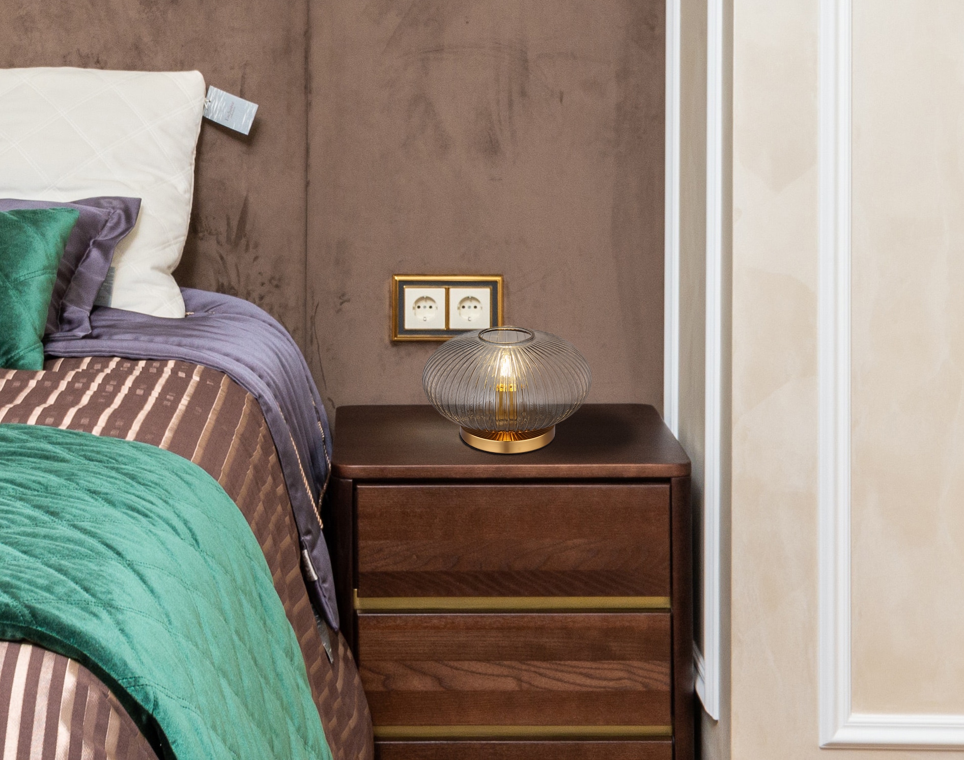 GLOBO LIGHTING Tischleuchte »NORMY« E27 1 Stk. Messingfarbene Tischleuchte mit rauchfarbenem Glas, E27 60W
