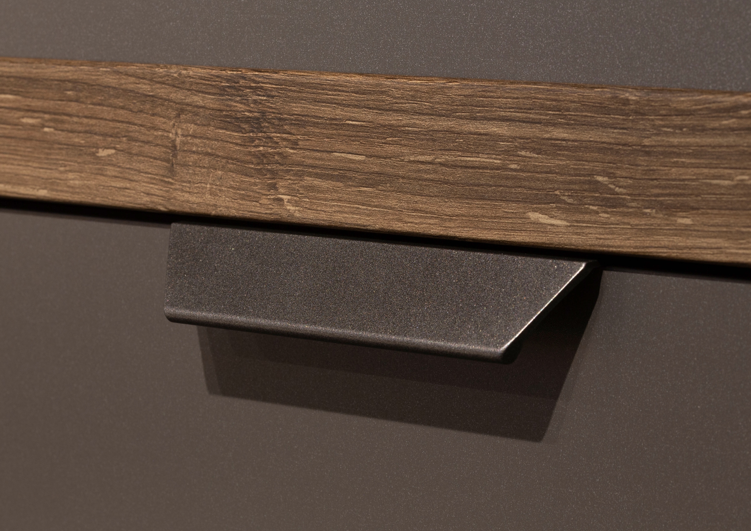 rauch Kombikommode »Kommode Sideboard Schubladenkommode Türenkommode BAREA«, breiter Schubkasten in moderner Lamellen-Optik MADE IN GERMANY