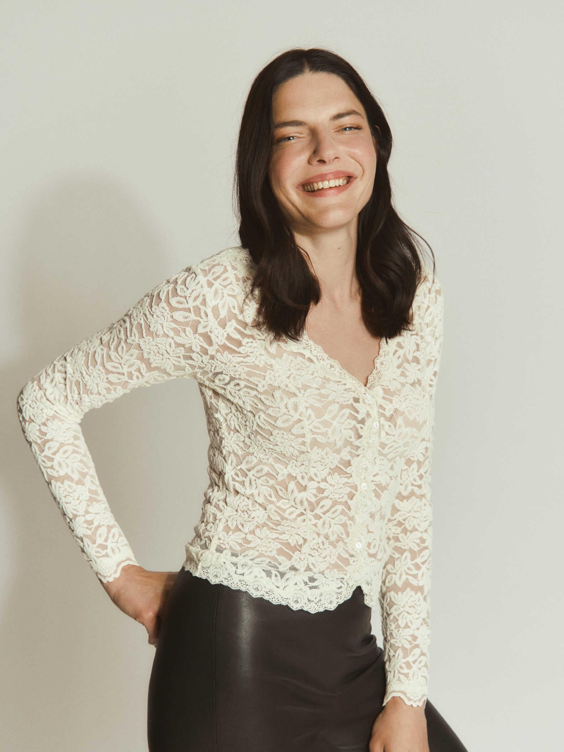 rosemunde Strickjacke »Delicia lace cardigan« traumhafte Jacke aus elastischer Baumwollspitze mit V-Ausschnitt