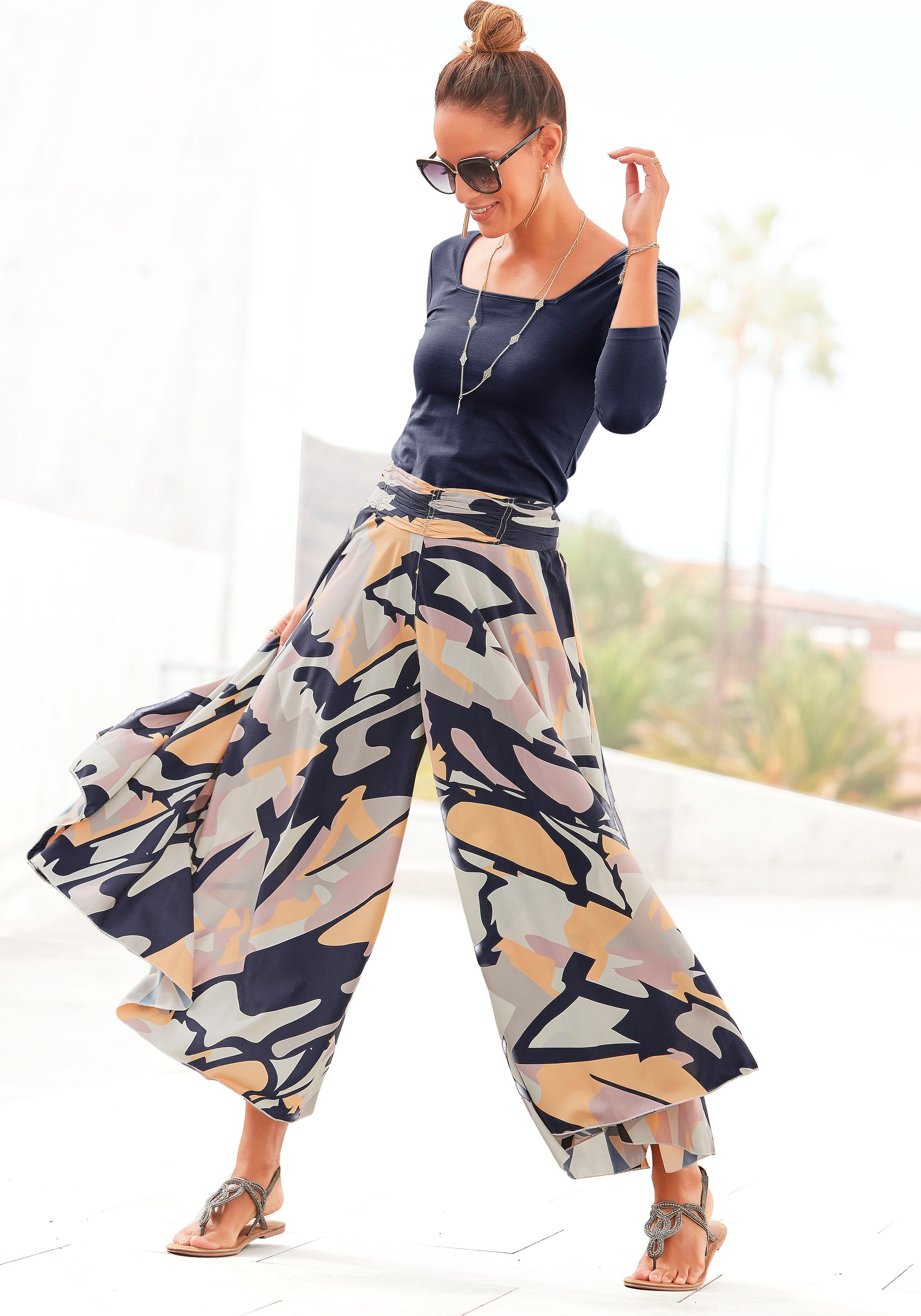 LASCANA Hosenrock "mit extra weitem Bein" grafischer Druck, Culotte, weites Bein, Sommerhose, Schlupfhose