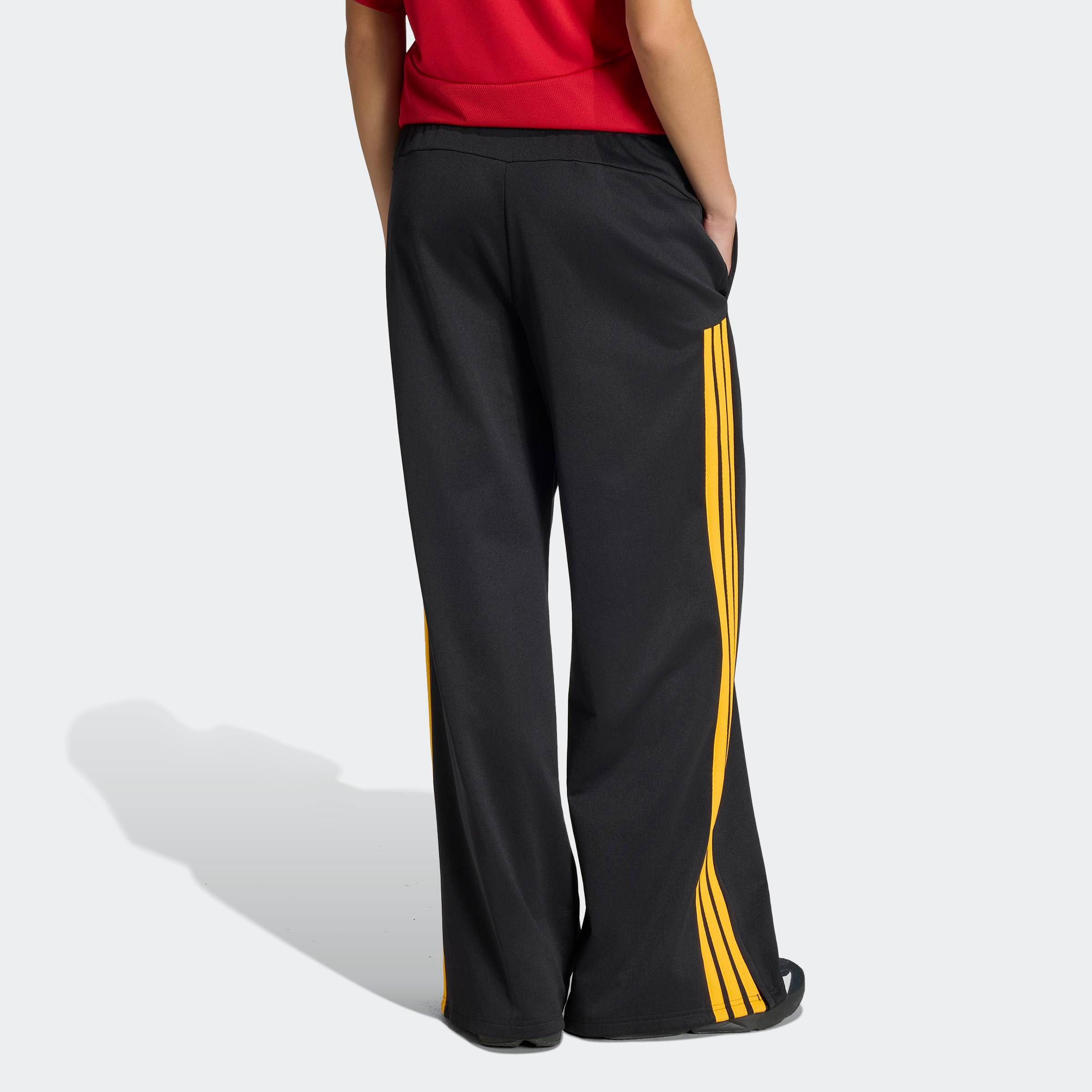 adidas Sportswear Sporthose »HOUSE OF TIRO WIDE LEG«  sportlicher Stil, für Training und Freizeit, mit Kordelverschluss