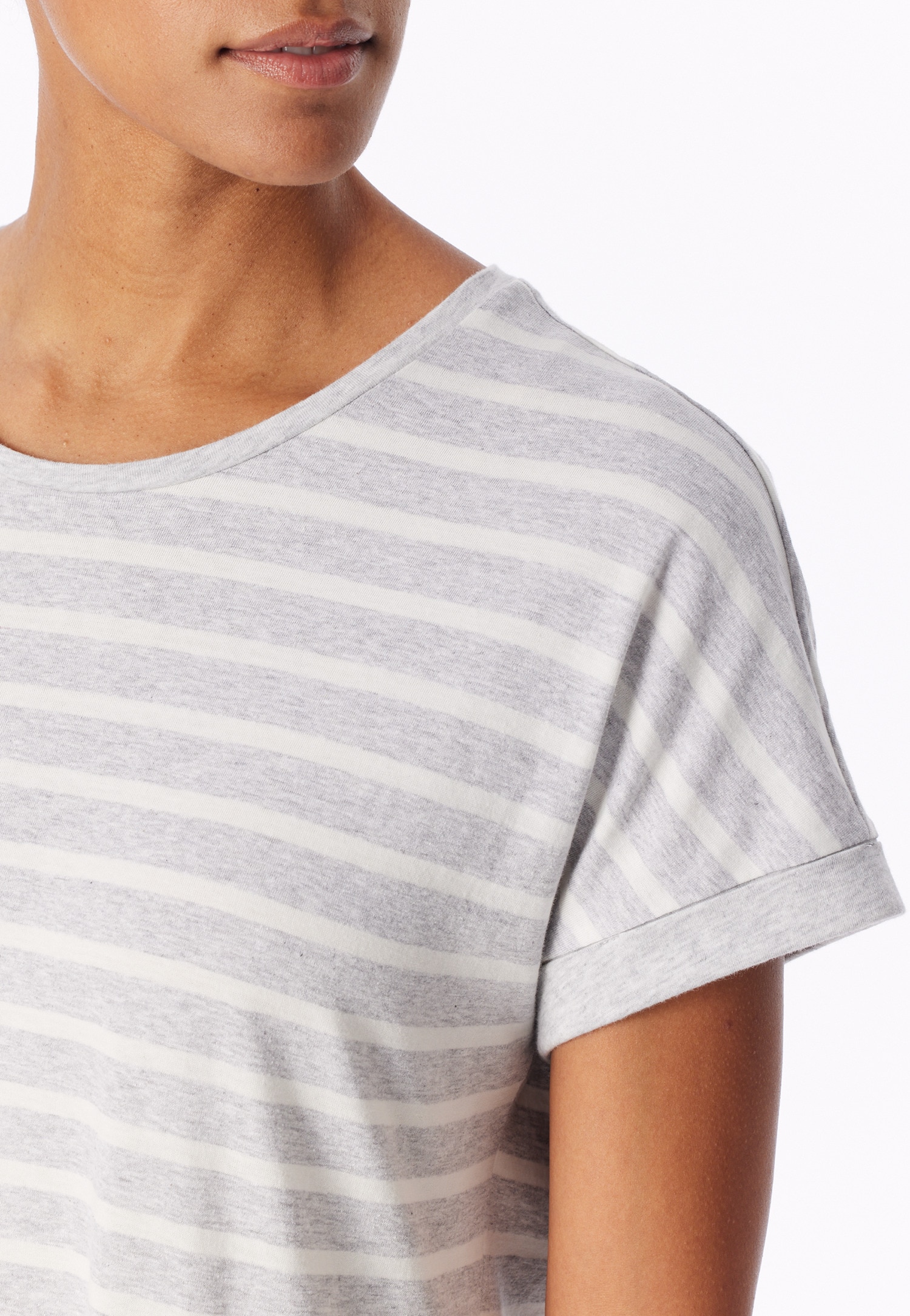 Schiesser Nachthemd »Casual Essentials« Seitennahttaschen mit garngefärbten Streifen und sportlichen Taschen