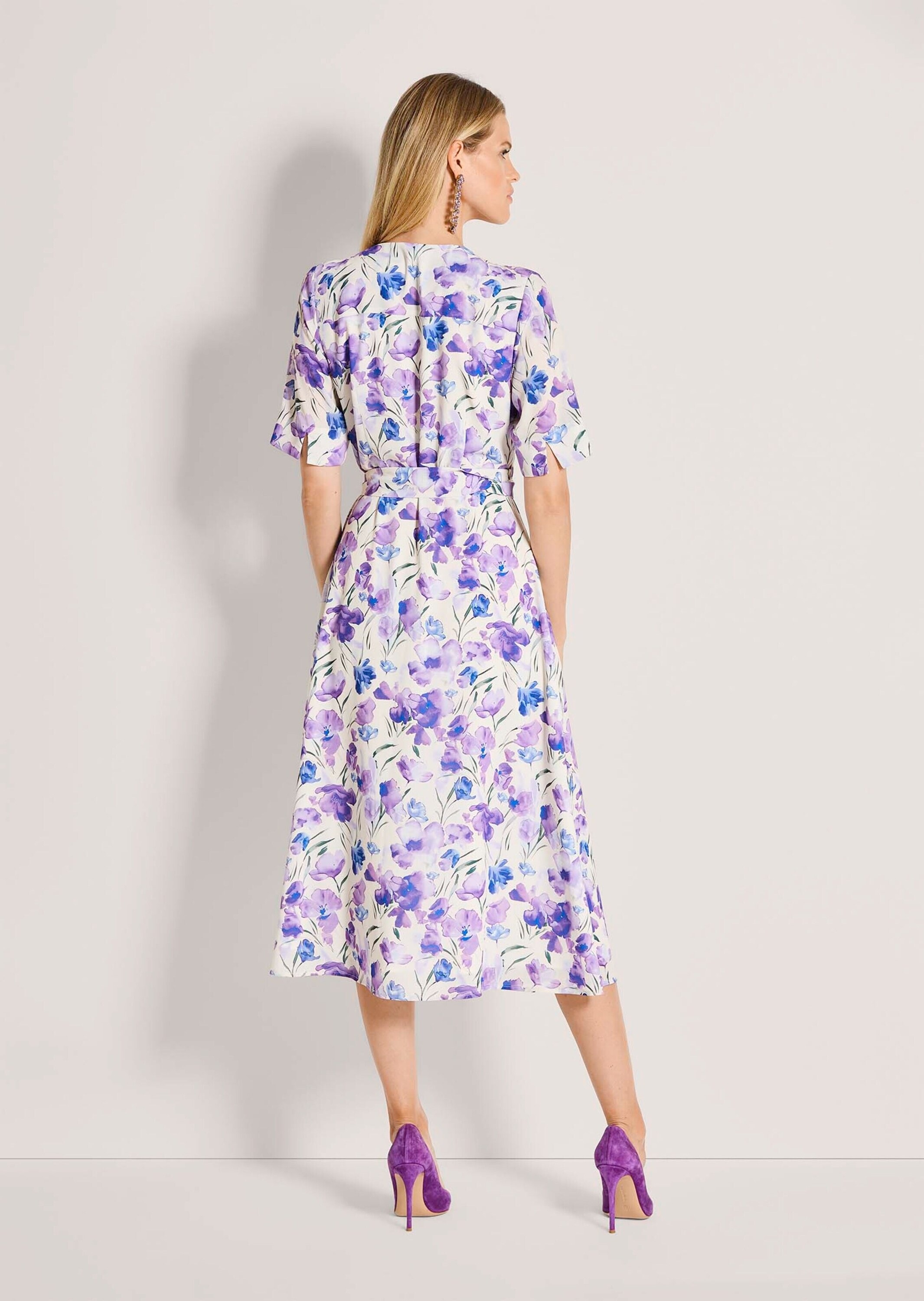 MADELEINE Midikleid »Wickelkleid Druckkleid mit floralem Print« Nahttasche Kleid in Wickelform und Bindeband, weiter Rockform und Rückenteil mit Passse