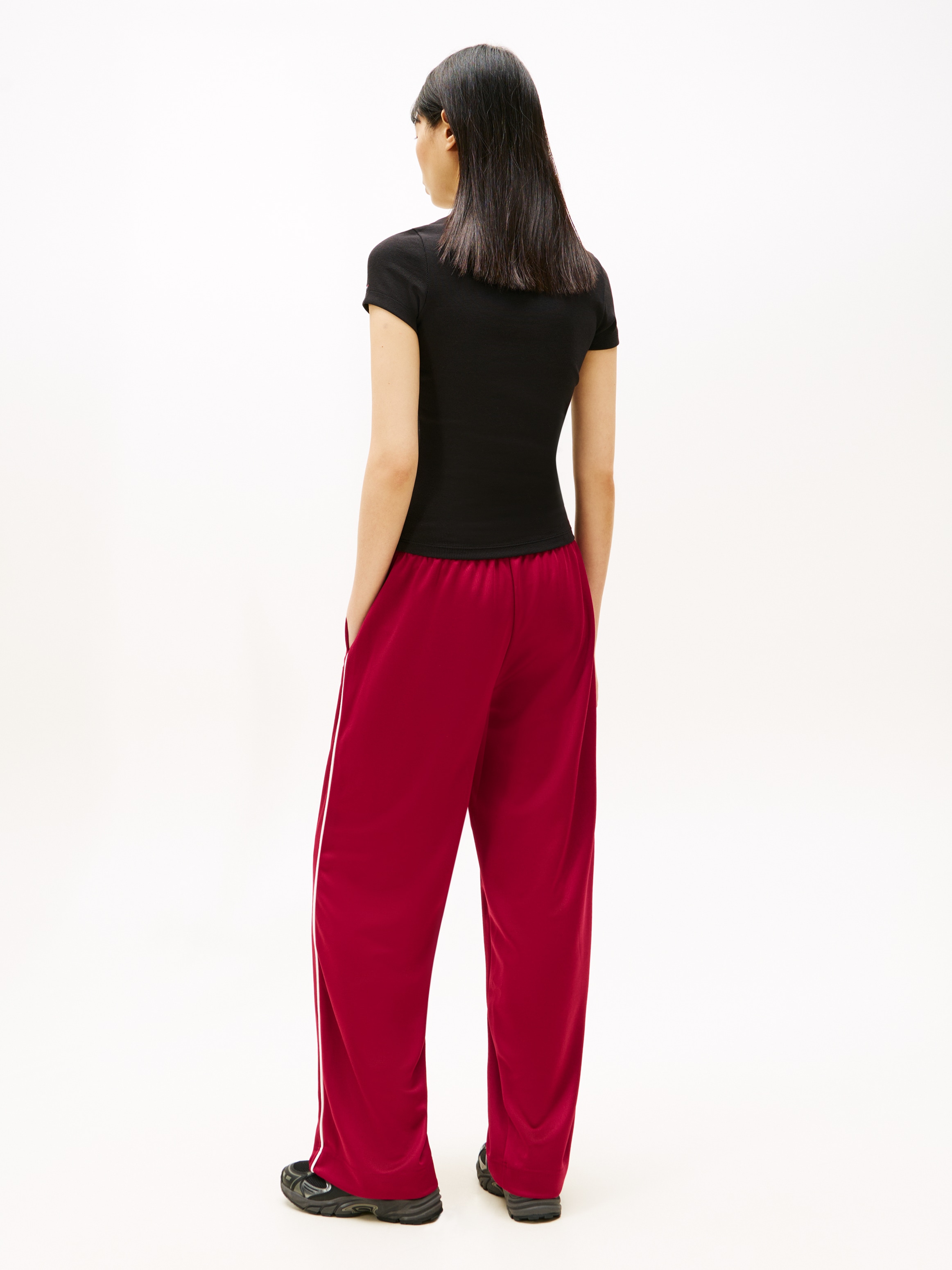 Tommy Jeans Kurzarmshirt »TJW SLIM ESS LOGO 1 RIB TEE EXT« in gerippter Struktur
