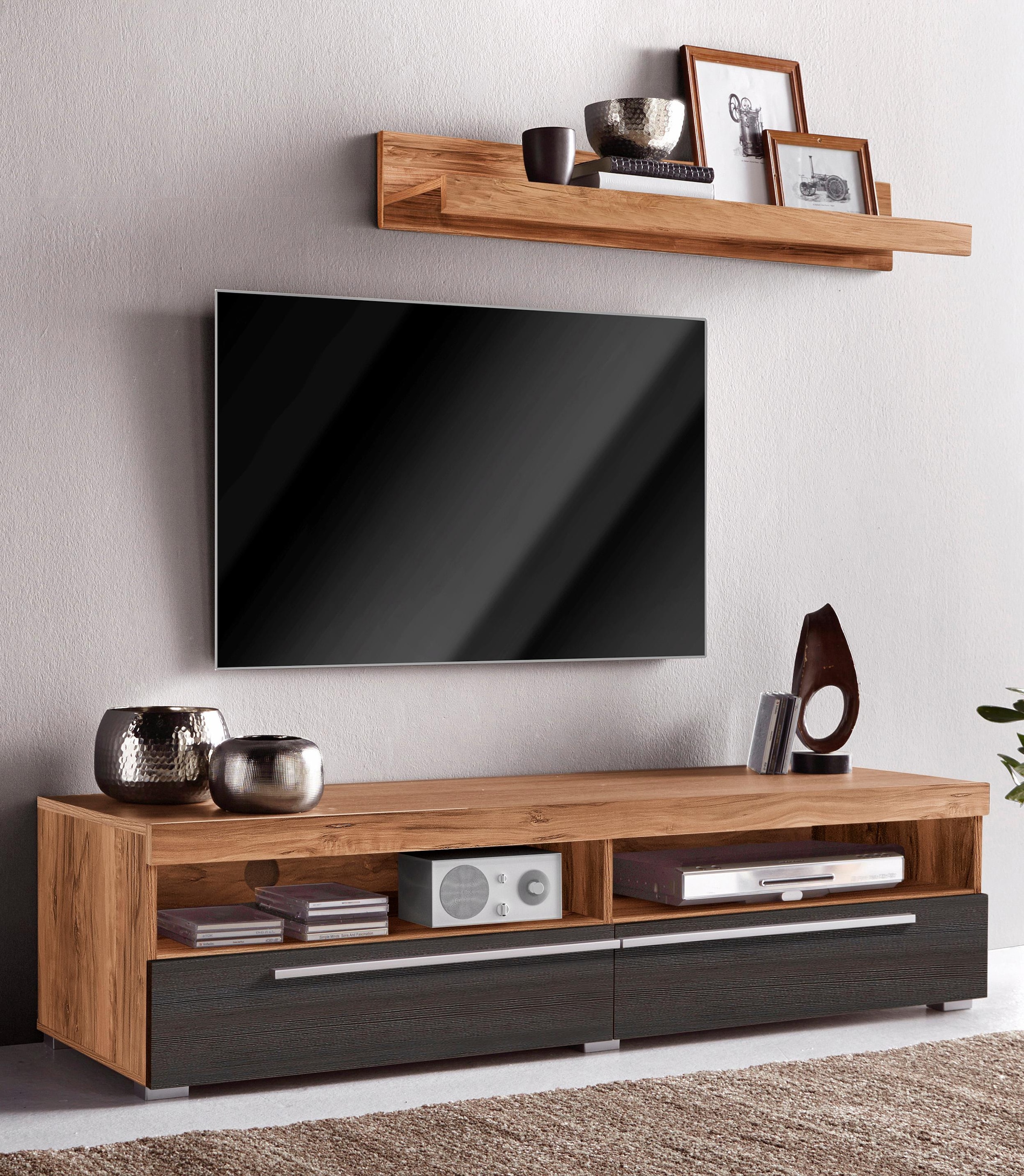 Helvetia Lowboard »Roger,Breite 140 cm, stilvolle TV-Kommode, inclusive Wandboard«, TV-Schrank mit viel Stauraum, TV-Board, 2 Klappen