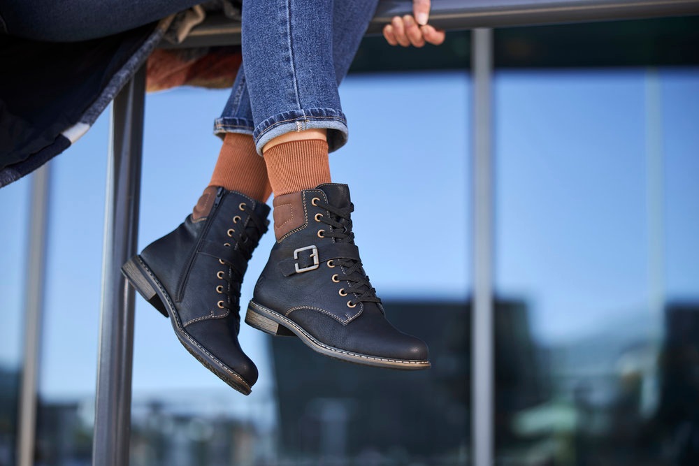 Rieker Schnürstiefelette, Schnürboots, Stiefelette, Blockabsatz, mit gepolstertem Schaftrand