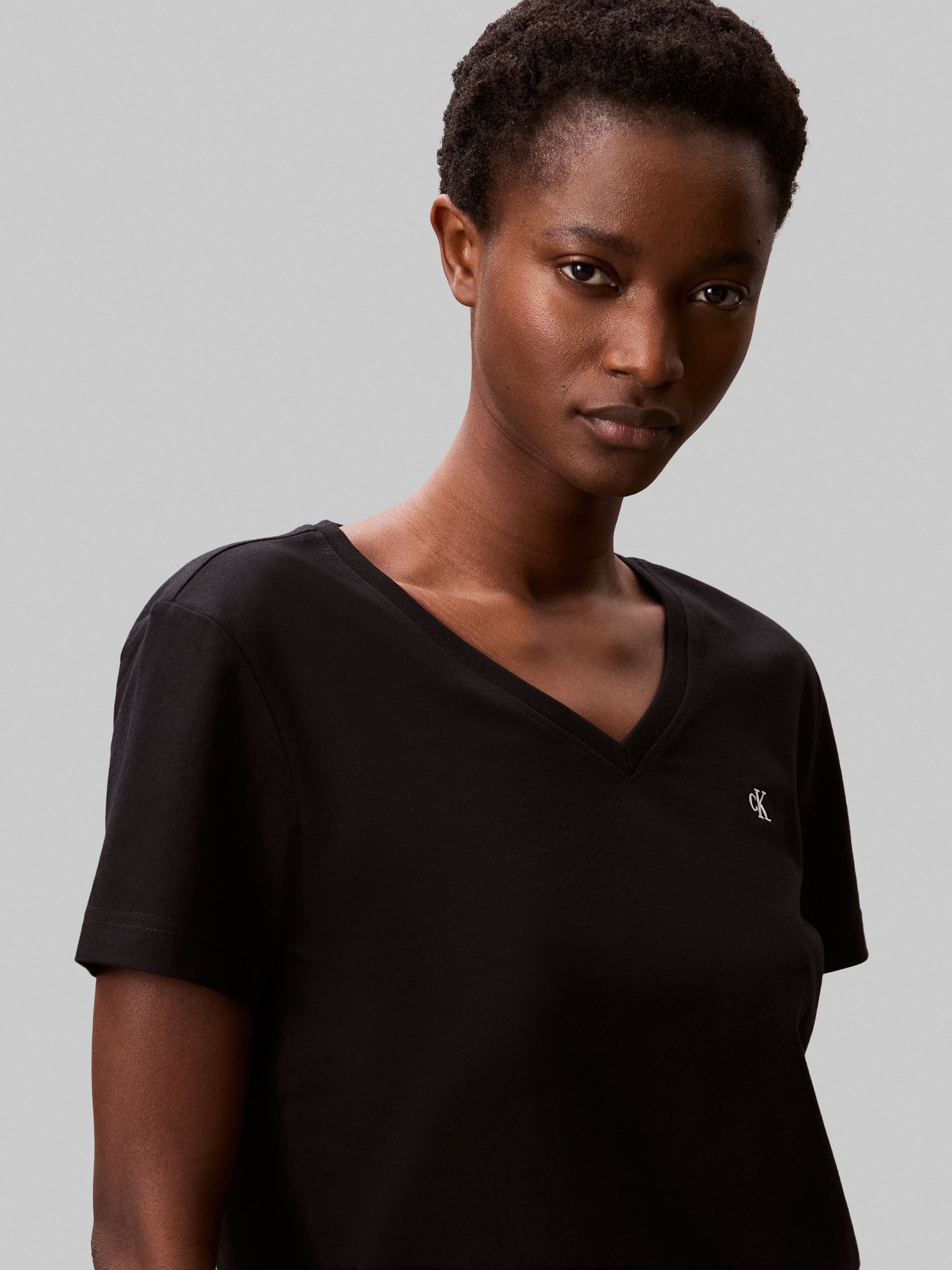 Calvin Klein Jeans T-Shirt »Archive Jersey Vnk Tee EU«, Mit V-Ausschnitt
