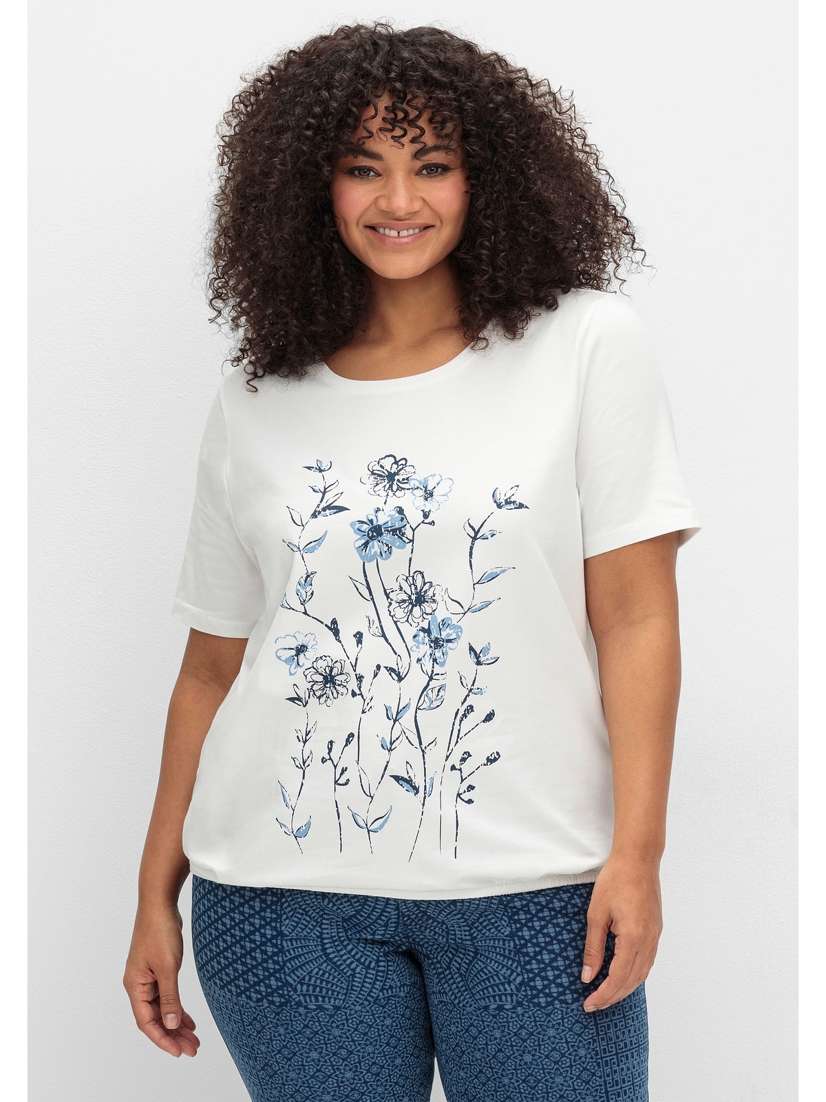 Sheego T-Shirt »Große Größen«, mit Blumenprint und Gummizugbund