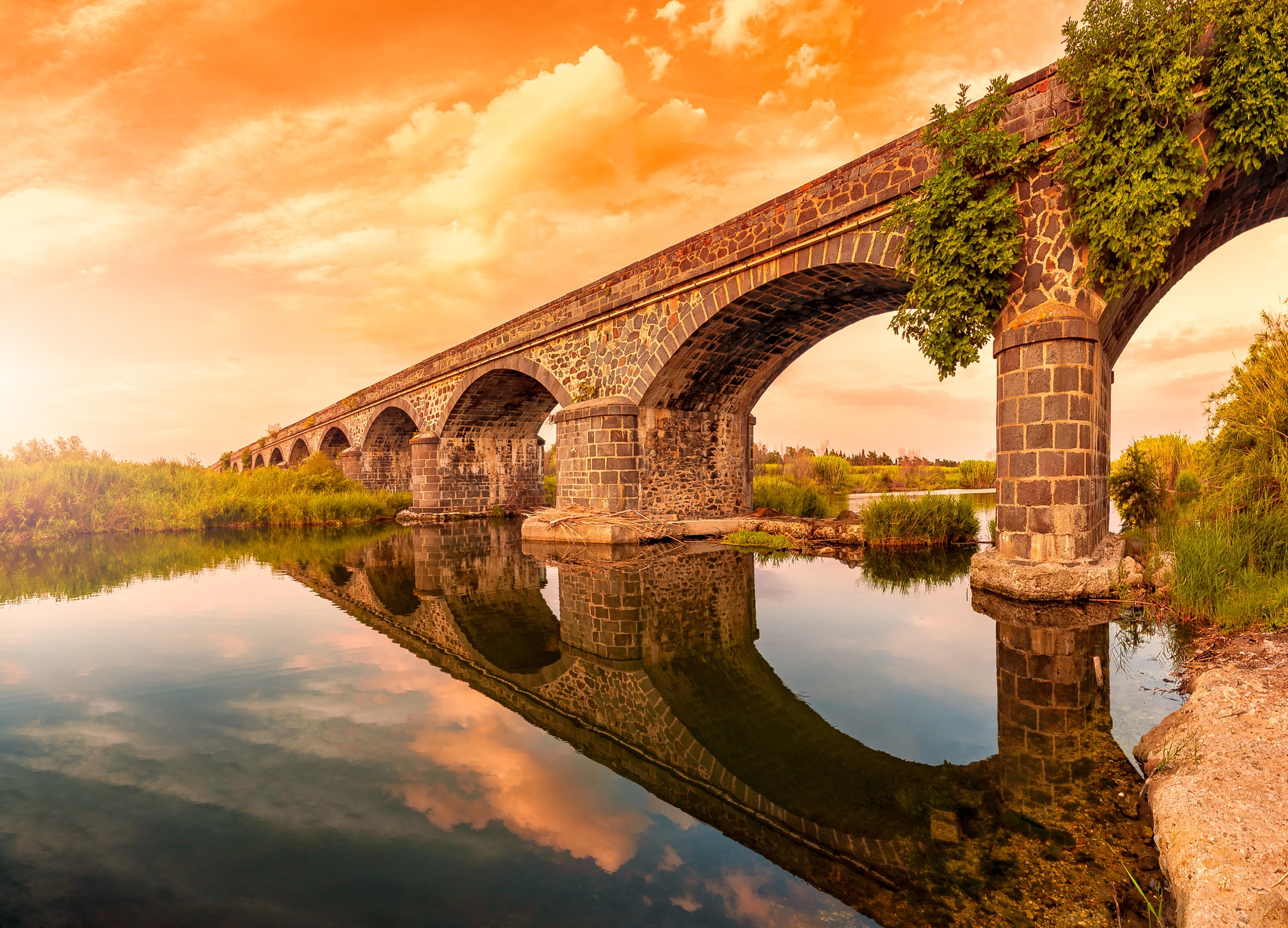 Papermoon Fototapete "Ancient River Arches Cedrino" glatt