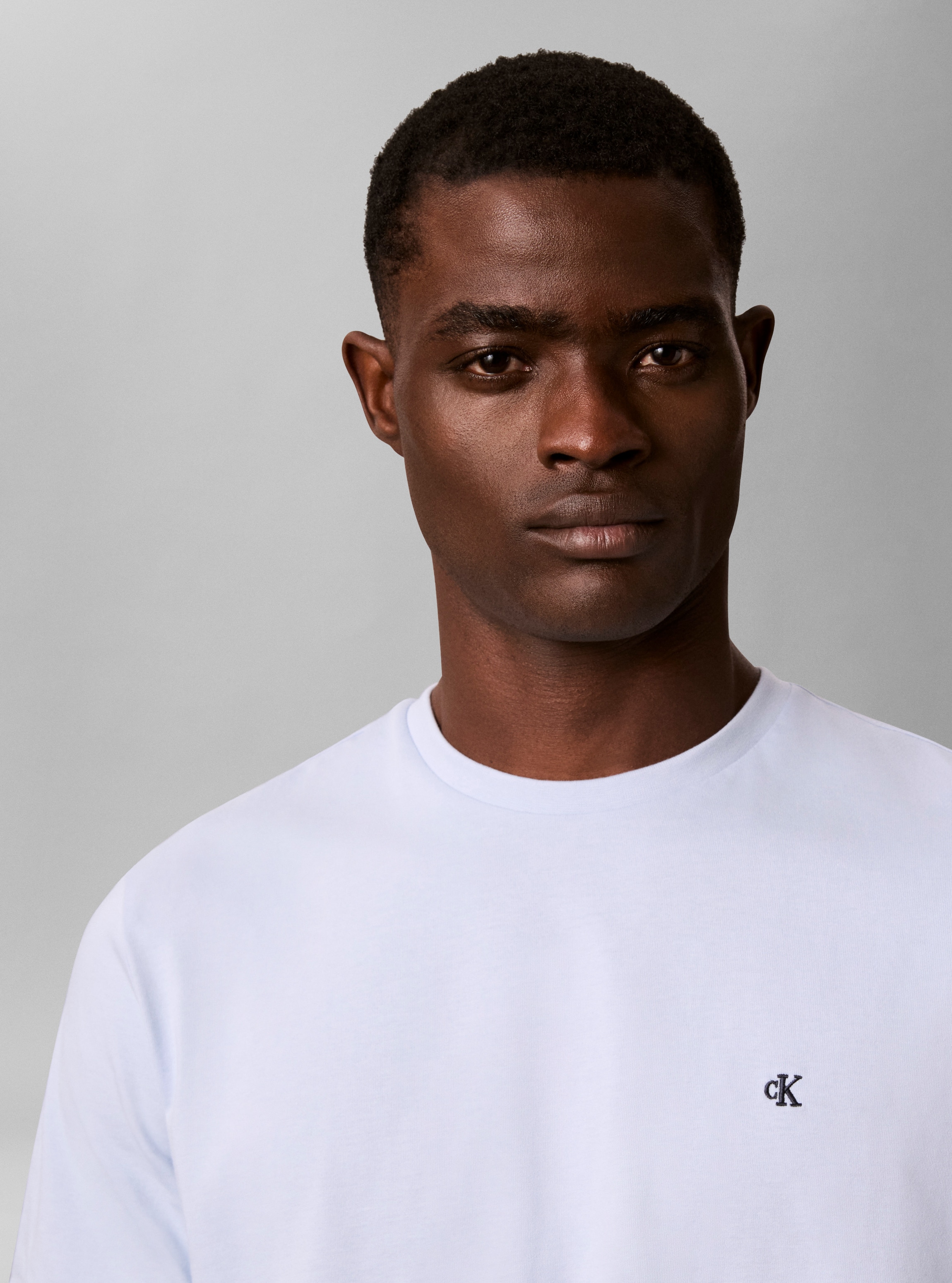 Calvin Klein Jeans T-Shirt »CLASSIC MONOGRAM TEE« Regular fit mit Rundhalsausschnitt
