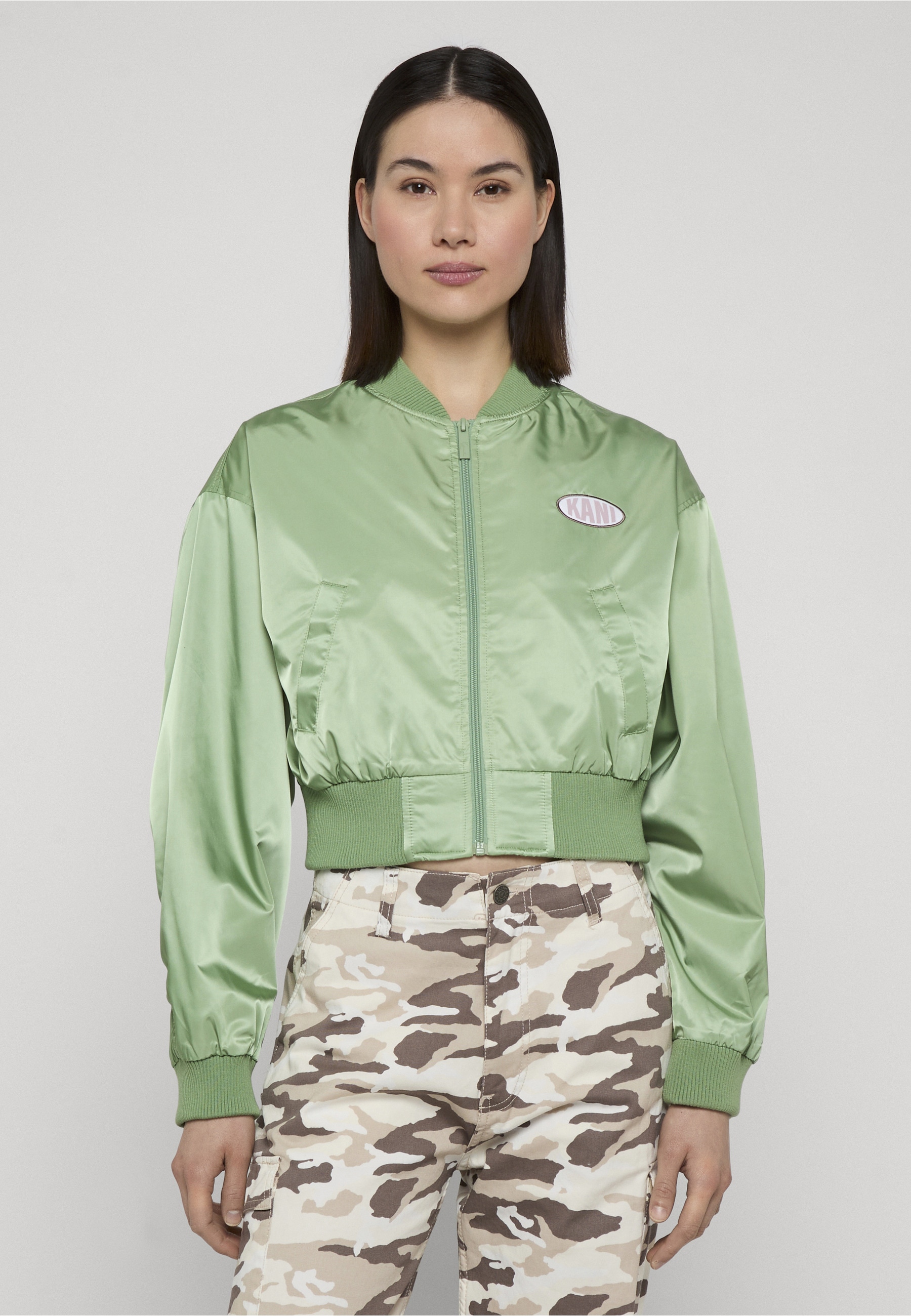 Karl Kani Bomberjacke »Karl Kani Woven Signature Short OS Satin Bomberjacke« 1 Stk. tlg. ohne Kapuze