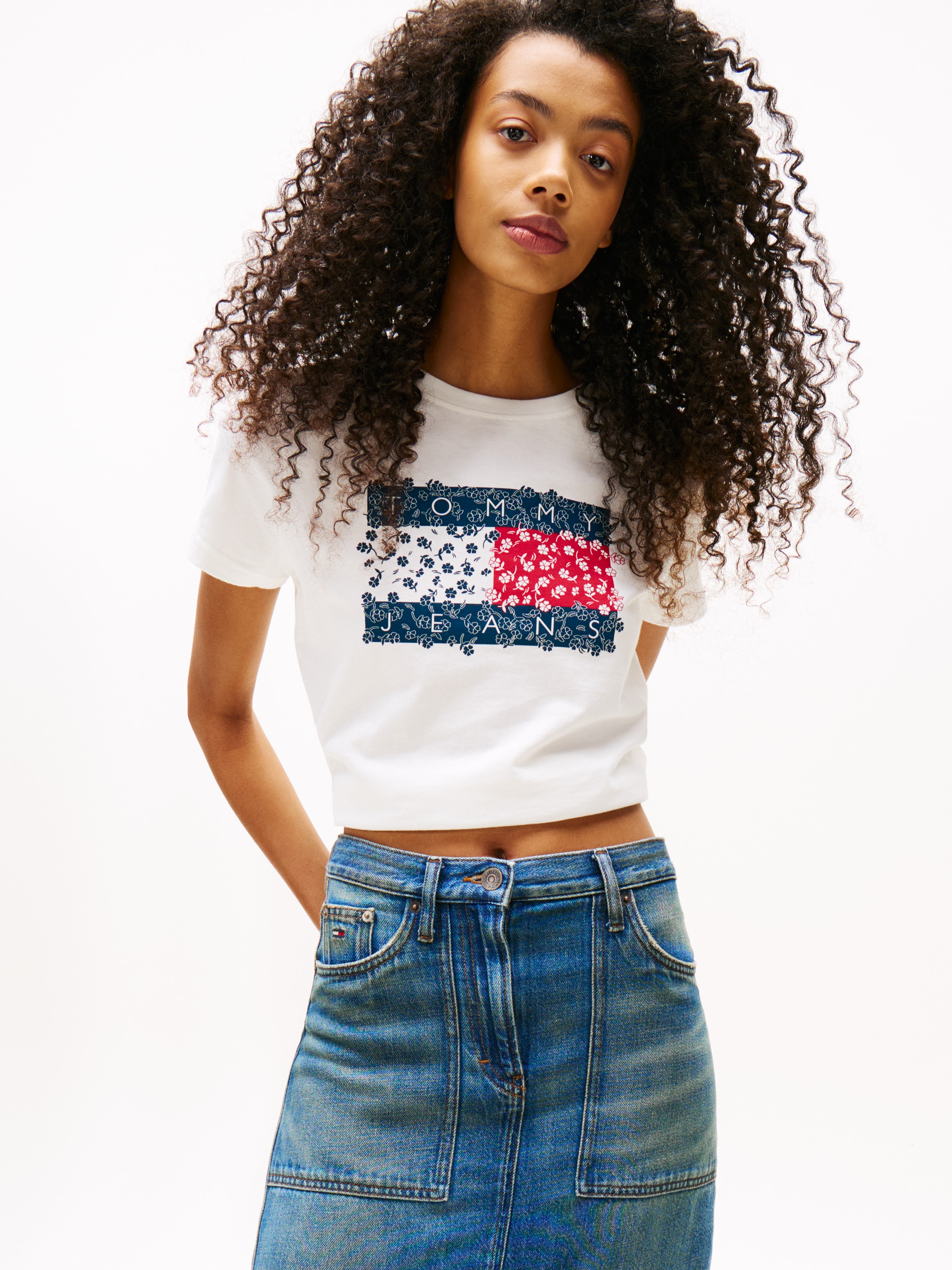 Tommy Jeans Rundhalsshirt "TJW REG FLORAL FLAG TEE", mit Blumenprint günstig online kaufen