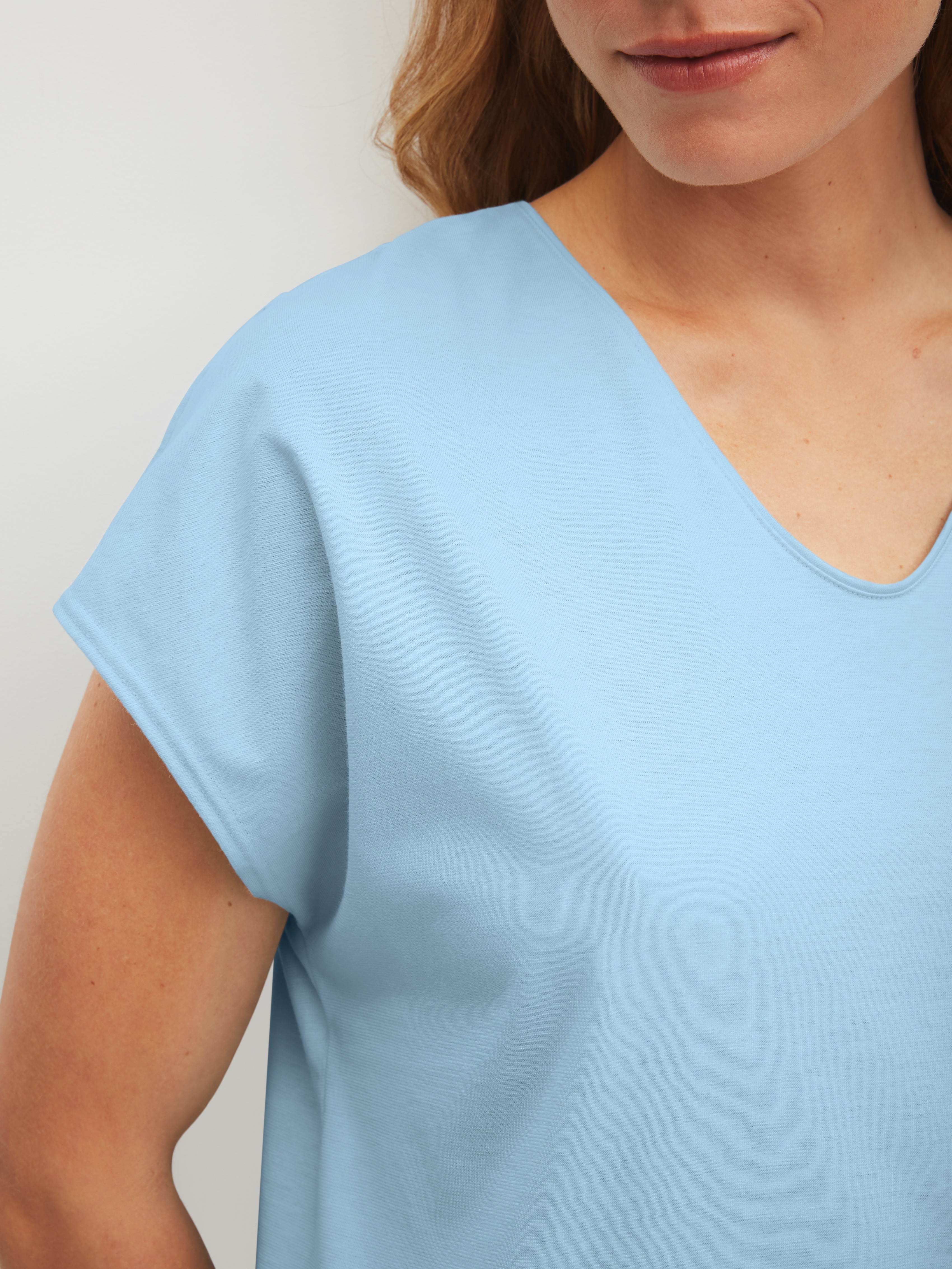 Thumbnail - CALIDA Shorty "Lovely Nights" 2 mit V-Ausschnitt und kurzen Ärmeln, weiche Single-Jersey Qualität