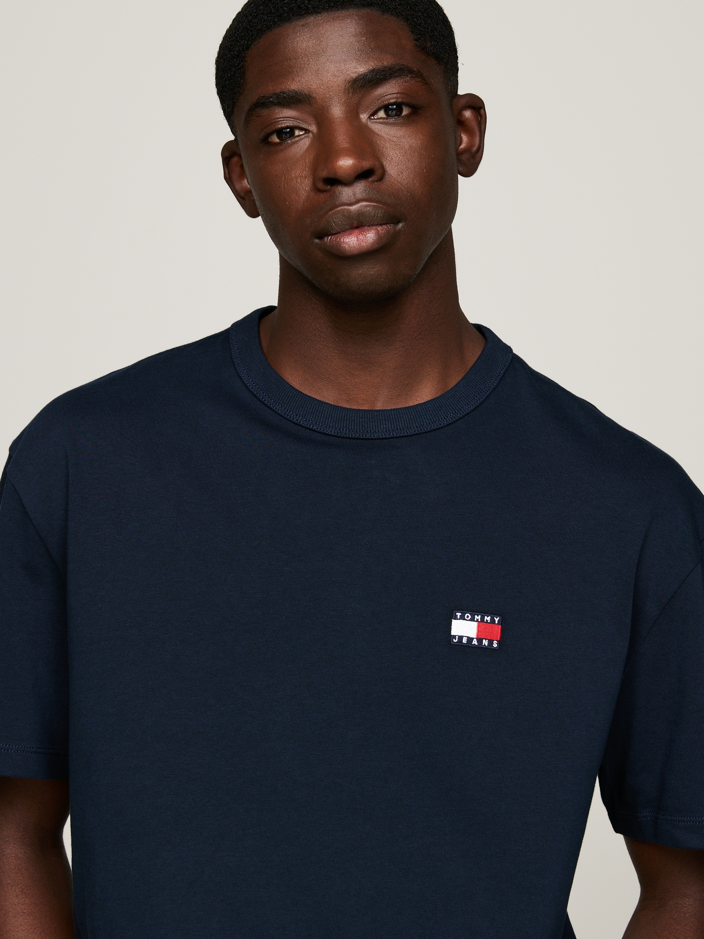 Tommy Jeans T-Shirt »TJM REG BADGE TEE EXT« mit Rundhalsausschnitt
