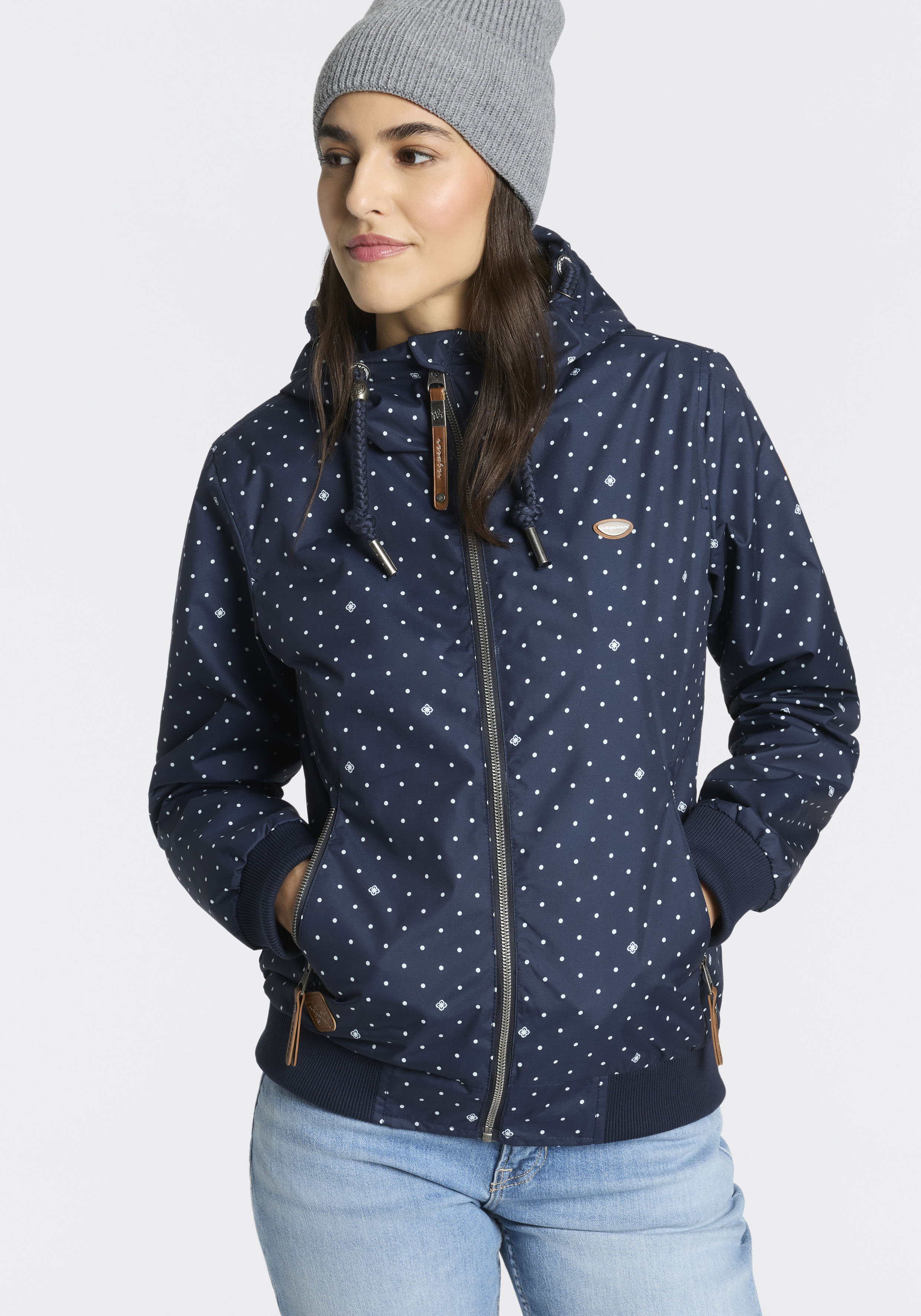 Ragwear Outdoorjacke "NUGGIE DOTS O" mit Kapuze aus Polyester, hüftlange Passform, hochschließender Kragen