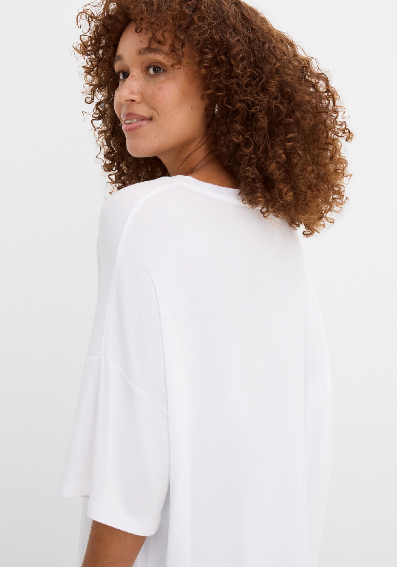 bonprix Oversize-Shirt oversize Passform, Halbarm-Design, aus Viskose und Elasthan