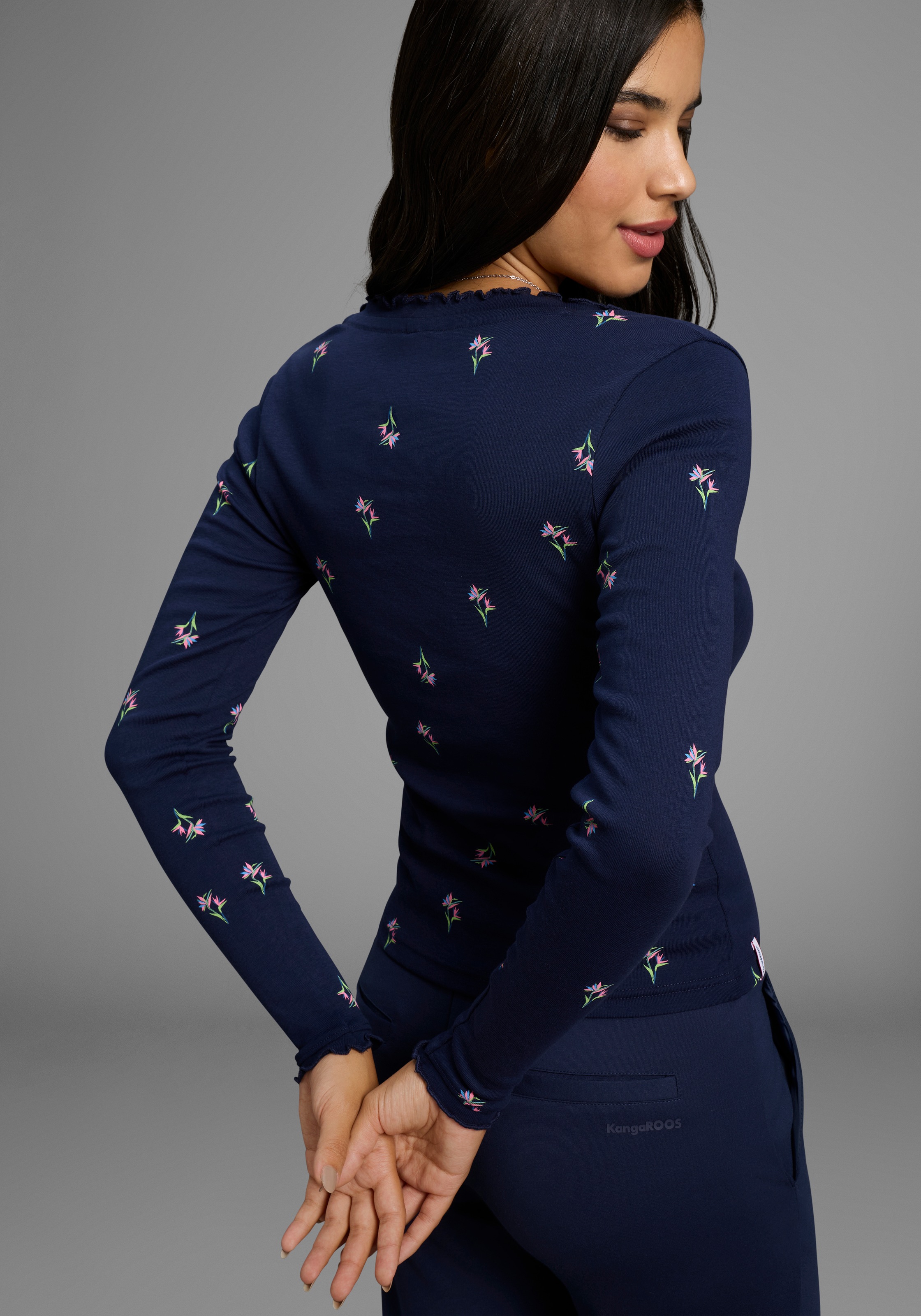 KangaROOS Langarmshirt, mit Blumendruck und Knopfleiste günstig online kaufen