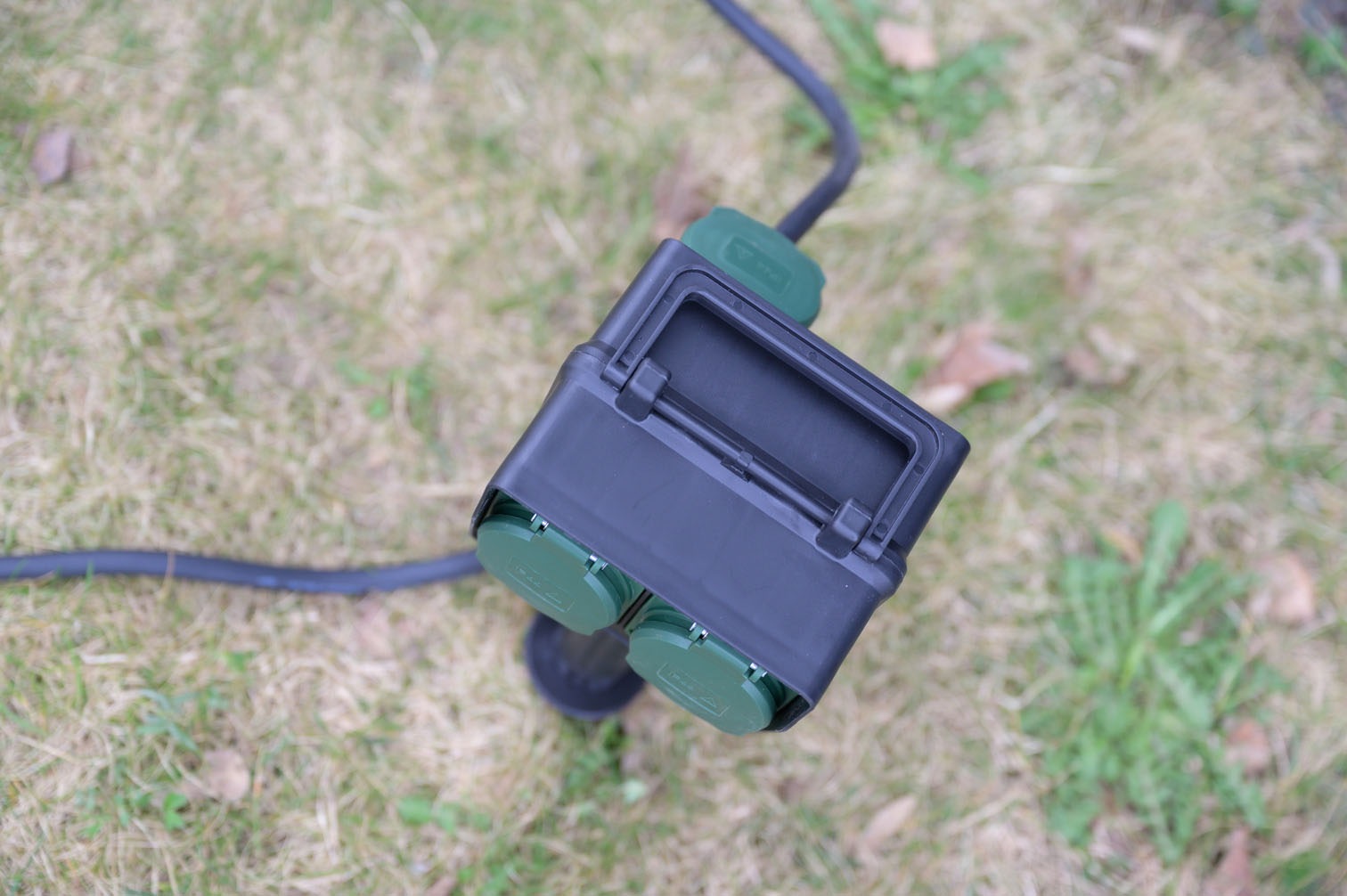 Brennenstuhl Steckdosenleiste »Gartensteckdose mit Erdspieß« 4-fach (Klappendeckel | Trage-Fußgestell Kabellänge 1,4 m)