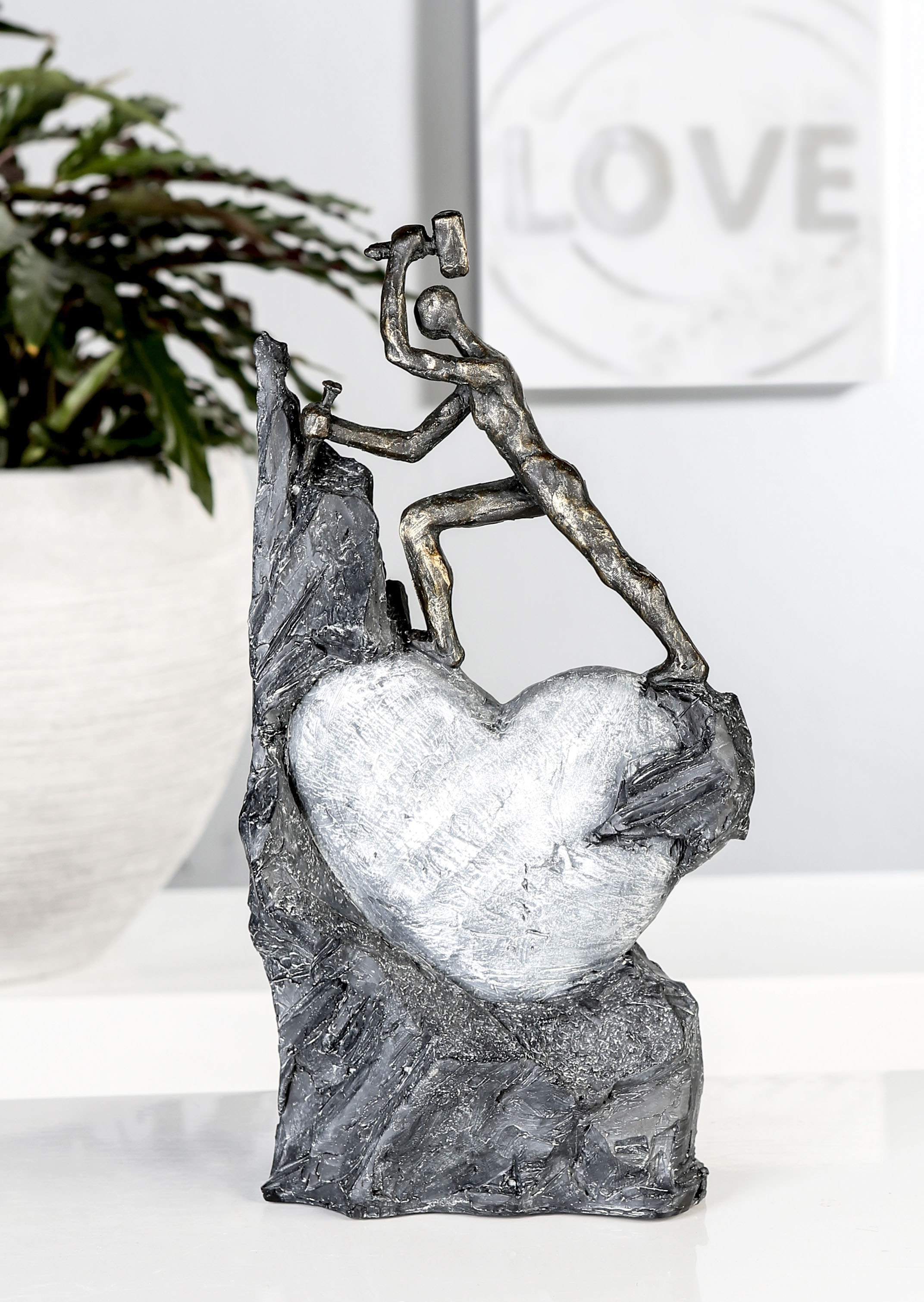 Casablanca by Gilde Dekofigur »Skulptur Heart, bronzefarben/grau«, Dekoobjekt, Höhe 37 cm, Motiv Herz, mit Spruchanhänger, Wohnzimmer