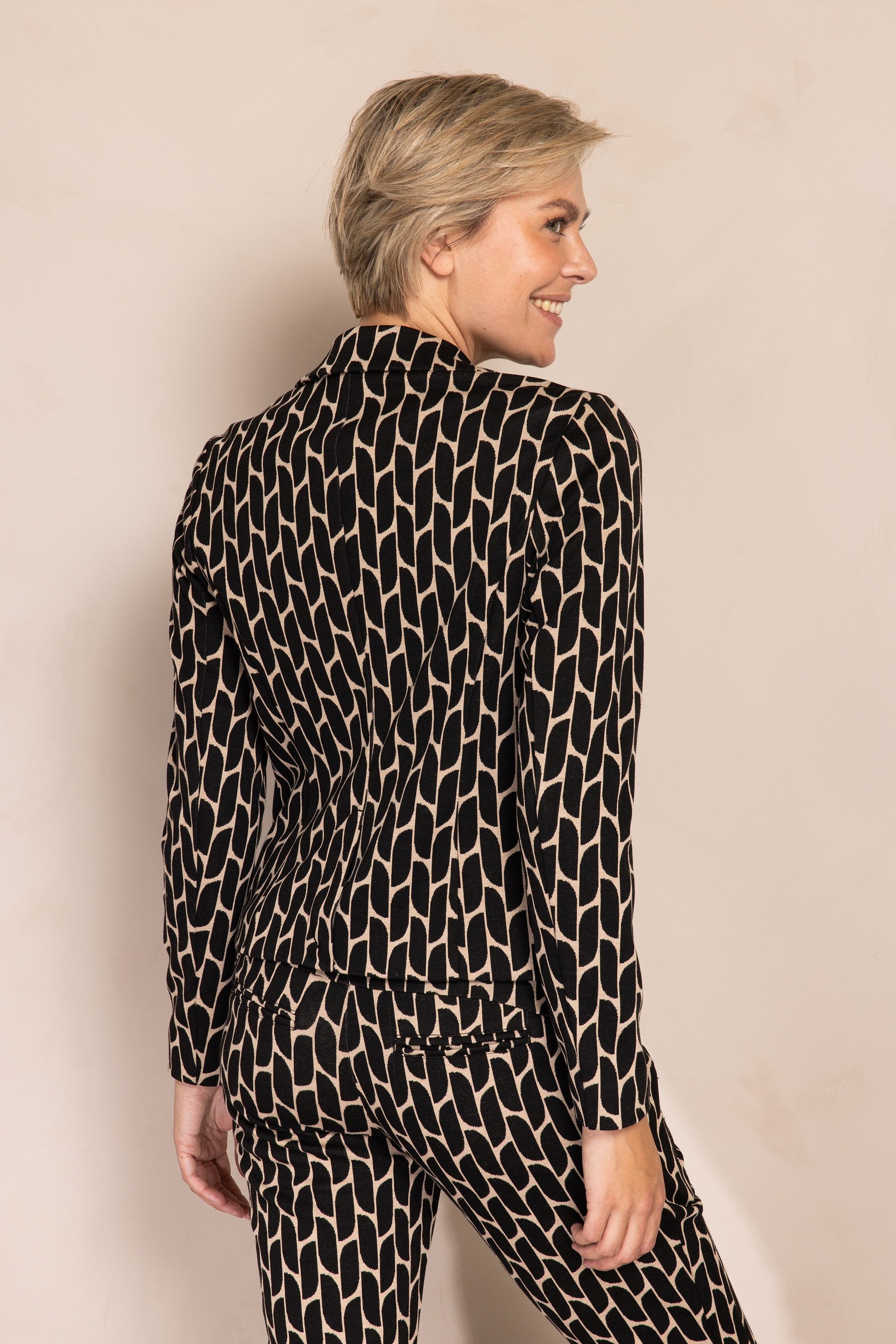 Zhrill Kurzblazer "BETSY" grafisches Allover-Muster, tailliert günstig online kaufen