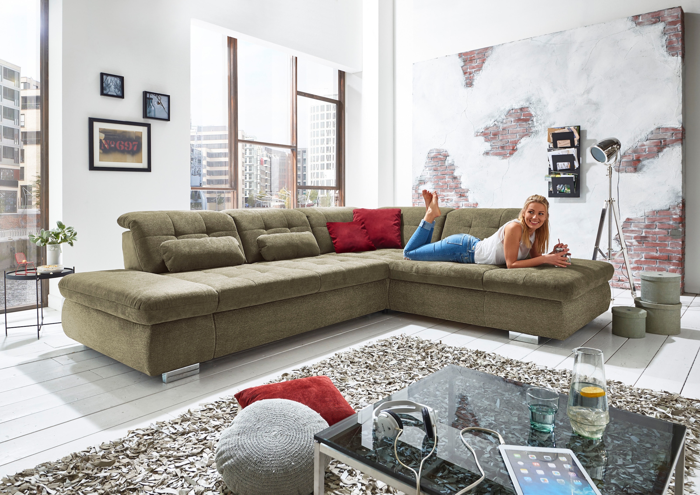 Die PlanBar Ecksofa "MP-IN17004 L-Form, Breite 323 cm, mit Federkern-Polsterung" inkl. Sitztiefenverstellung, wahlweise weitere Funktionen