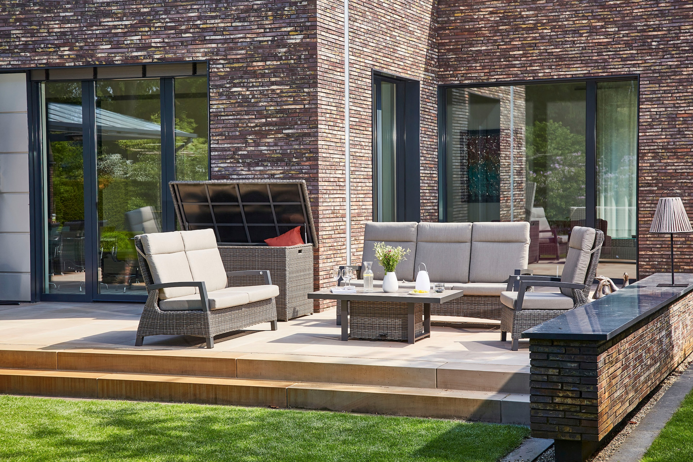 Siena Garden Gartenlounge-Set »Corido«, (Set, 8 tlg.), bestehend aus 2 Sesseln, 1 Bank, 1 Tisch und 4 Auflagen