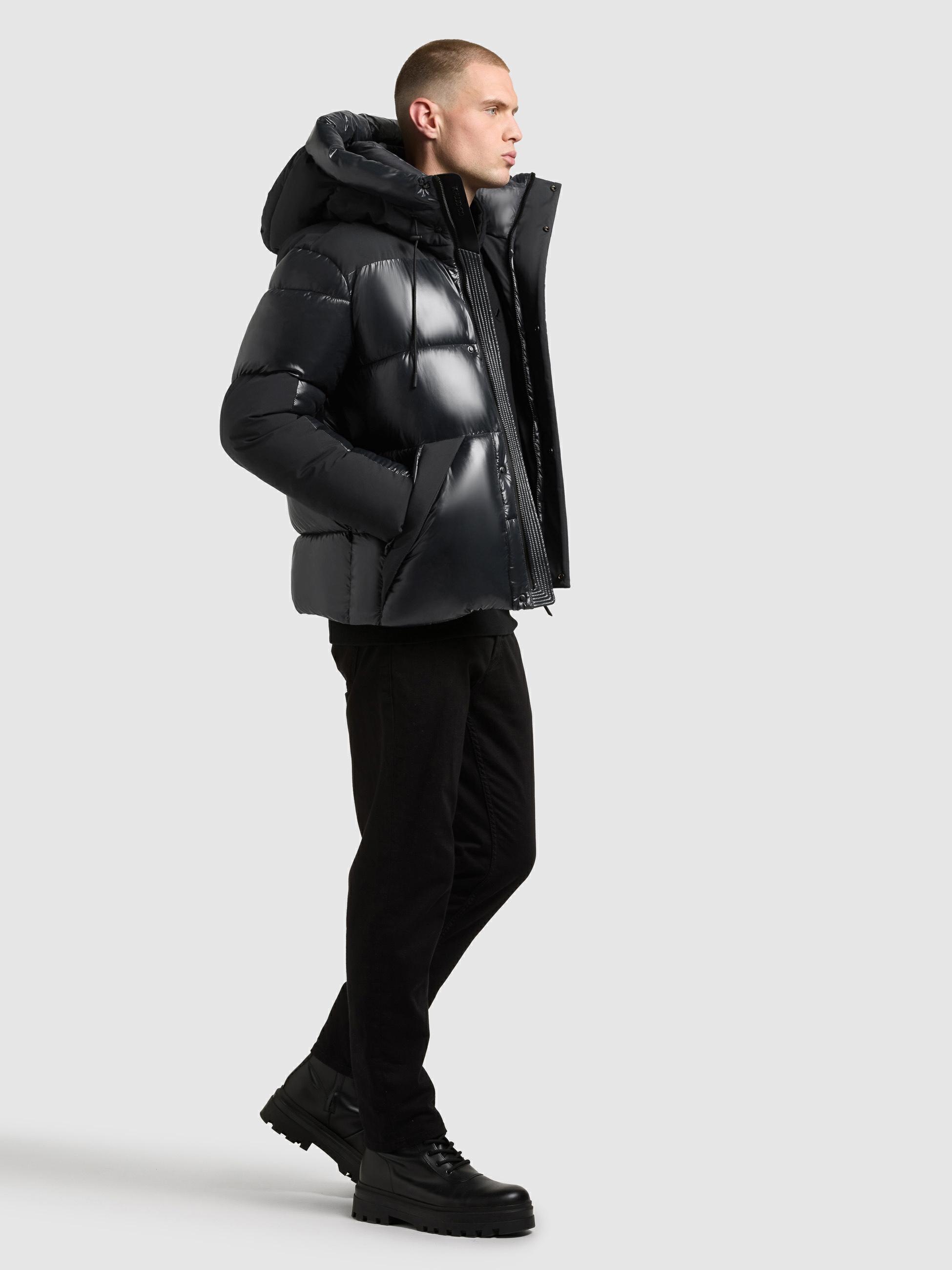 khujo Steppjacke »Alst« mit Kapuze Schimmernde Herren Jacke mit innenliegenden Rucksack-Trägern