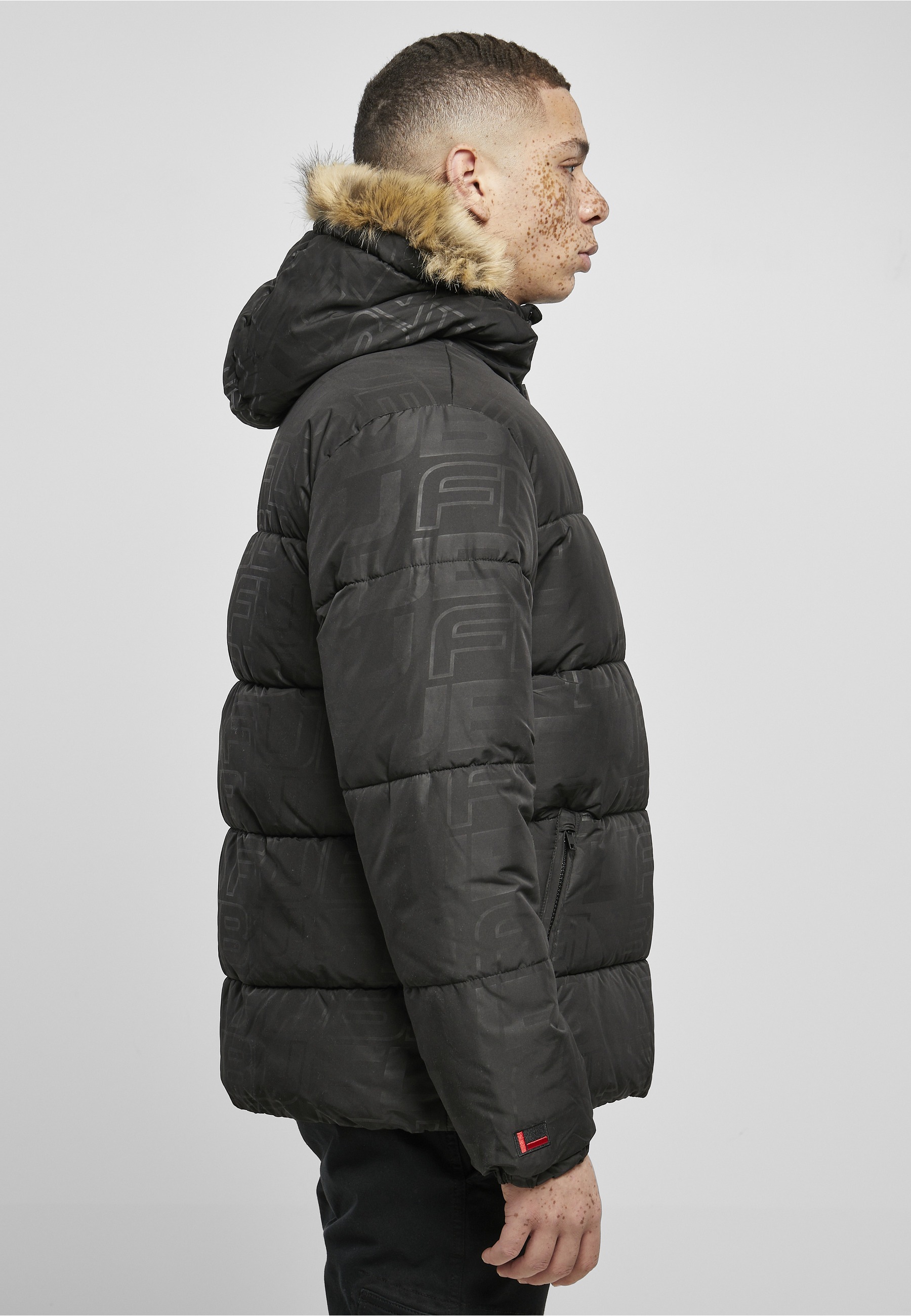 Fubu Winterjacke »Fubu Herren FM224-039-2 FUBU Corporate AOP Puffer Jacket« 1 Stk. tlg. mit Kapuze