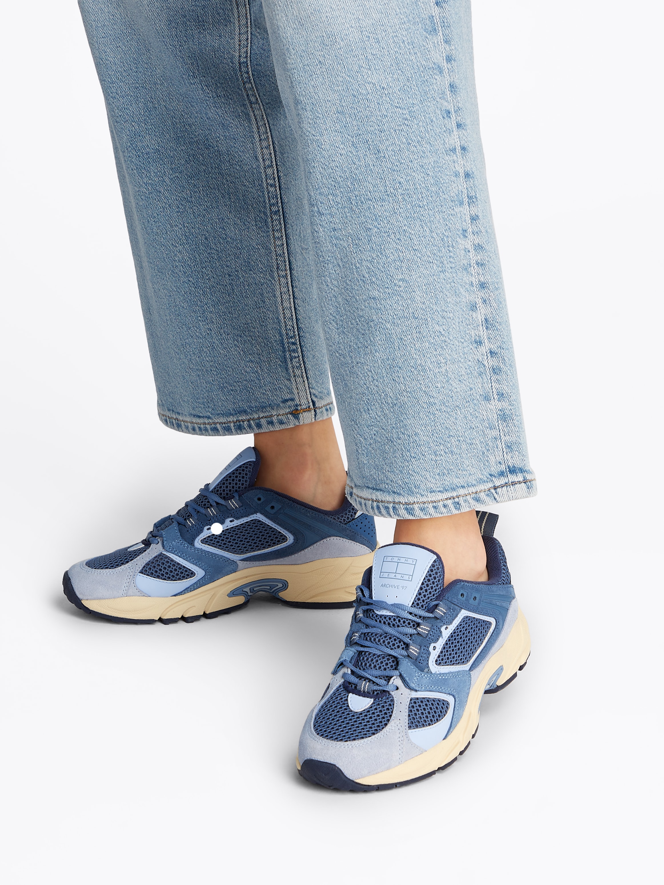 Tommy Jeans Keilsneaker »ARCHIVE'97«, Frühlingsschuh, Halbschuh, Schnürschuh mit Logo an der Zunge