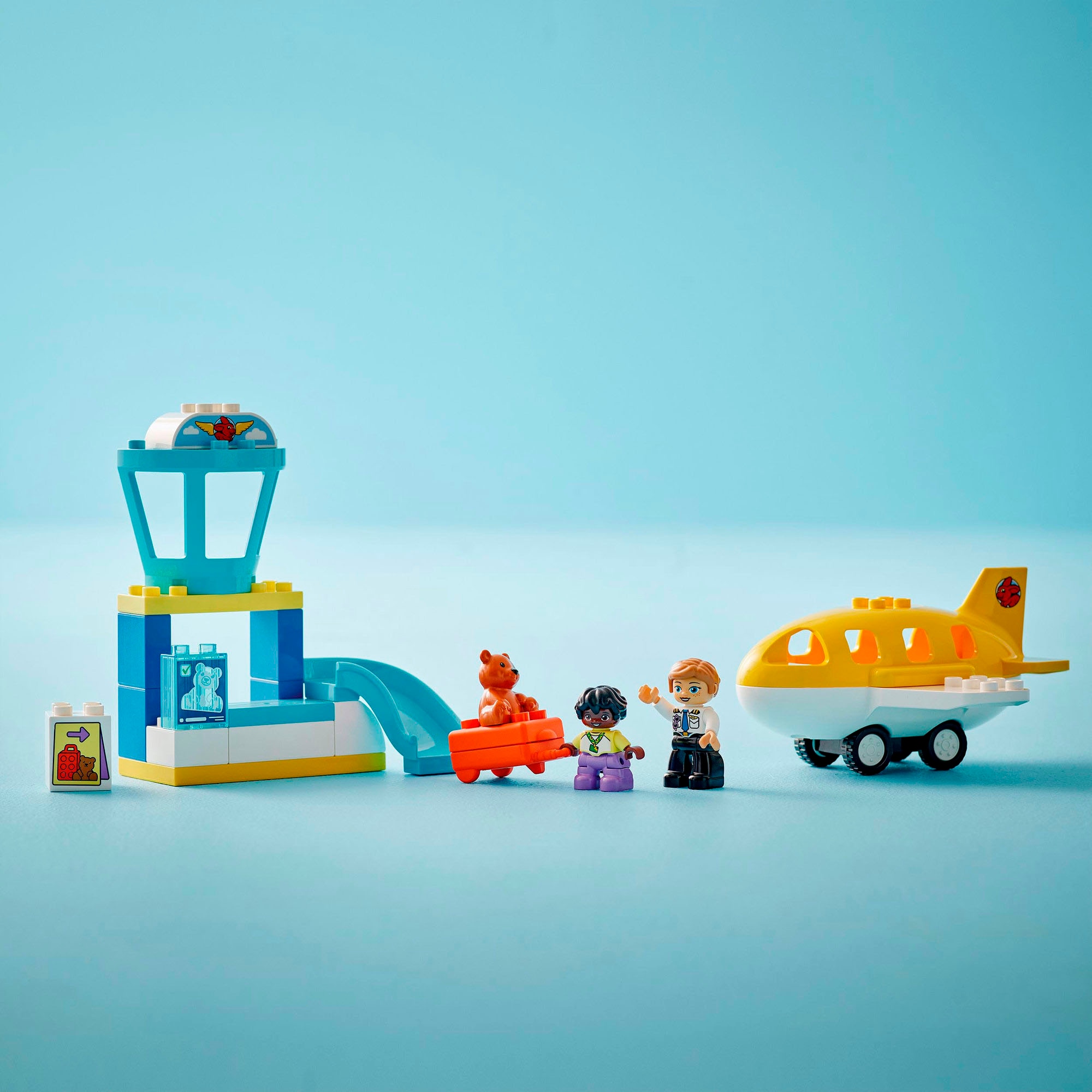LEGO® Konstruktionsspielsteine »Erster Besuch im Flughafen (10443), LEGO DUPLO Town«, (23 St.), Made in Europe