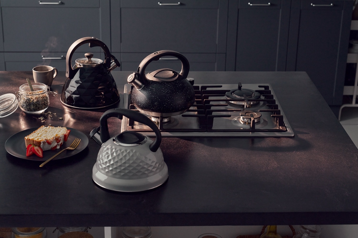 RESTO Kitchenware Wasserkessel »Almaaz, im Geschenkkarton«, Edelstahl 18/10, (2 tlg.), Flötenkessel, geeignet für alle Herdarten, auch Induktion