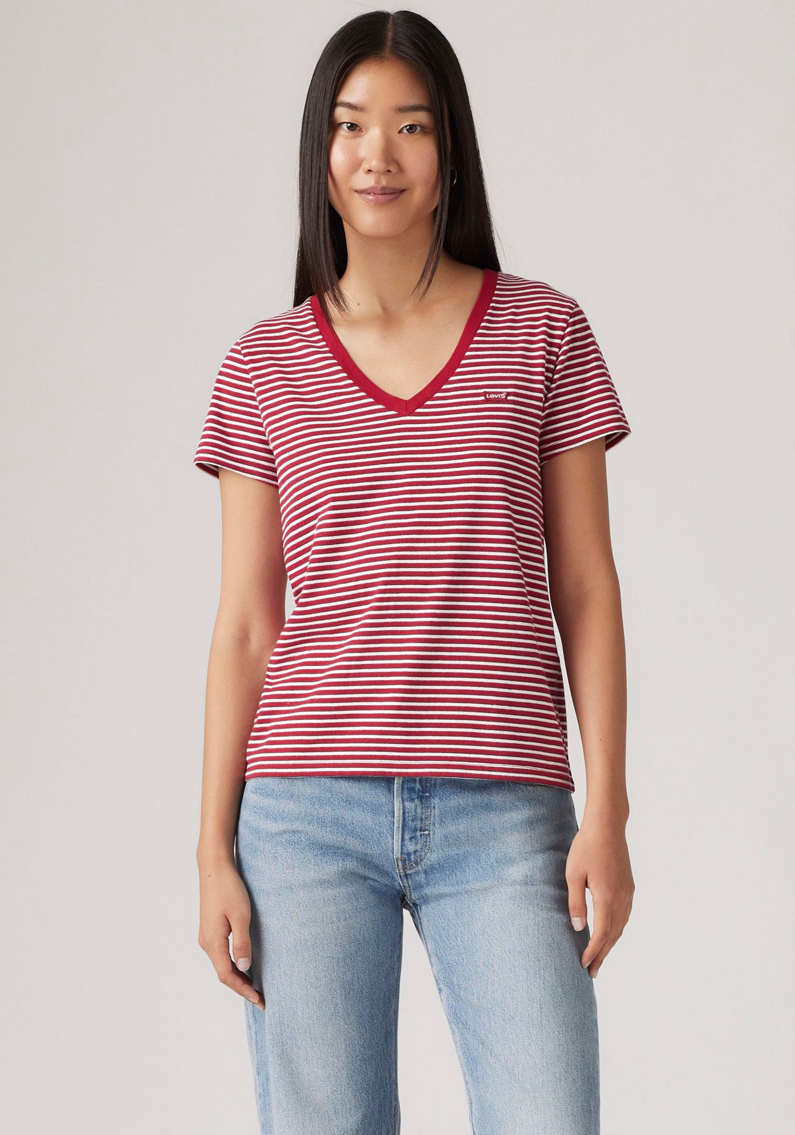 Levis V-Shirt "PERFECT VNECK", mit Mini-Batwing-Logostickerei günstig online kaufen