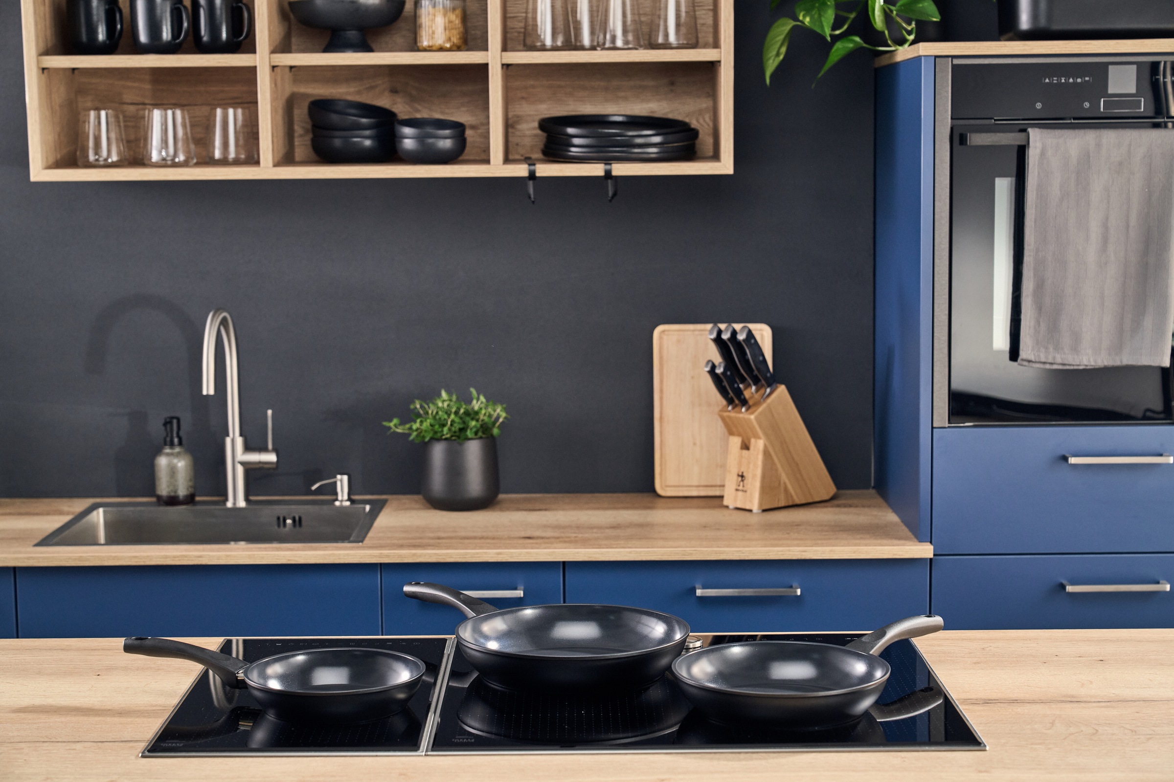 HENCKELS by ZWILLING Pfannen-Set »Sleek« Aluminium Set, Pfanne 20 cm, 24 cm und 28 cm, 3 tlg. Keramikbeschichtung, Soft-Touch-Griff, leicht, Induktionsgeeignet