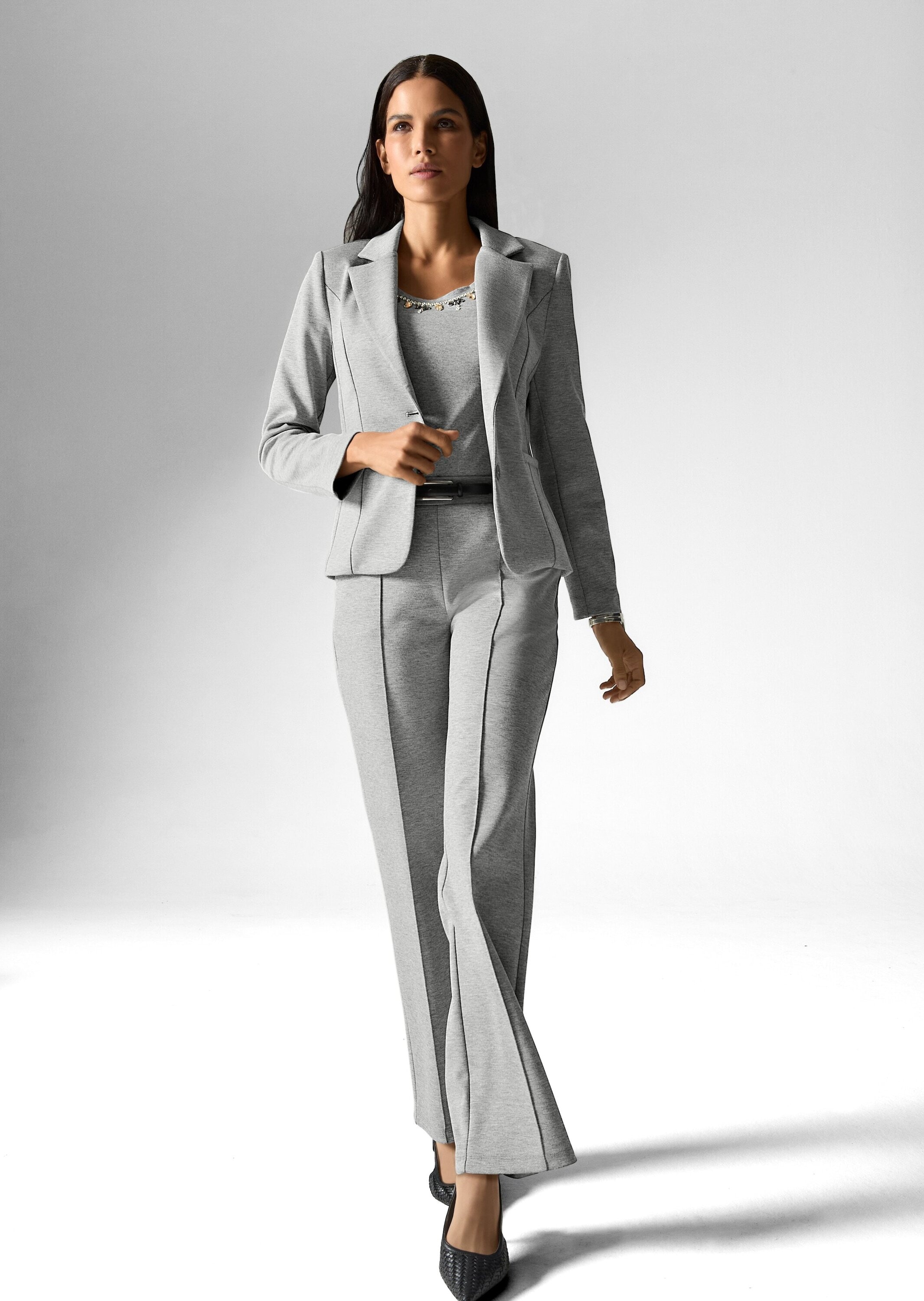 MADELEINE Kurzarmshirt »Shirt Elegantes Oberteil mit Schmucksteinen«