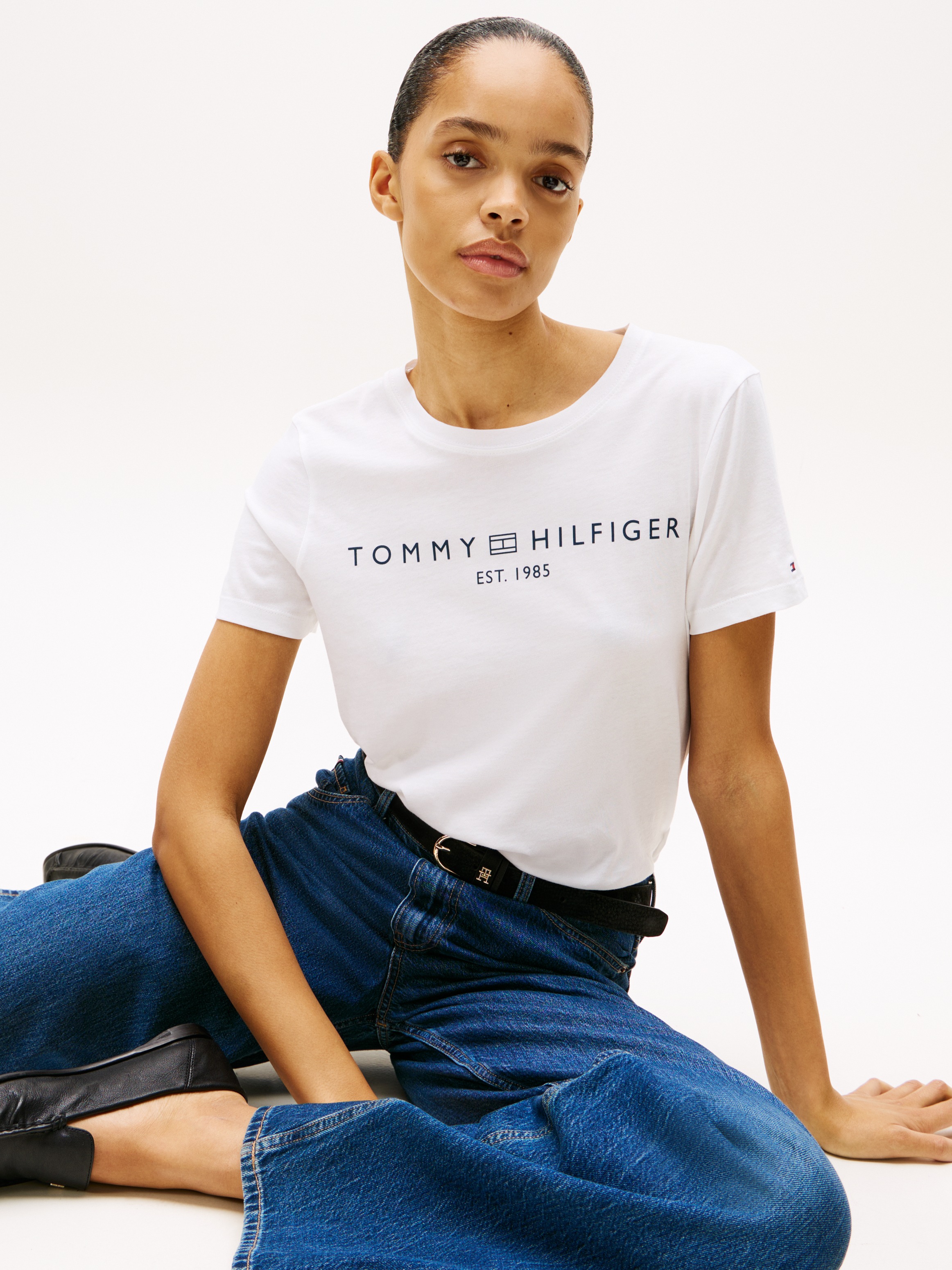 Tommy Hilfiger Kurzarmshirt "REG CORP LOGO C-NK mit Logoschriftzug und Stic günstig online kaufen