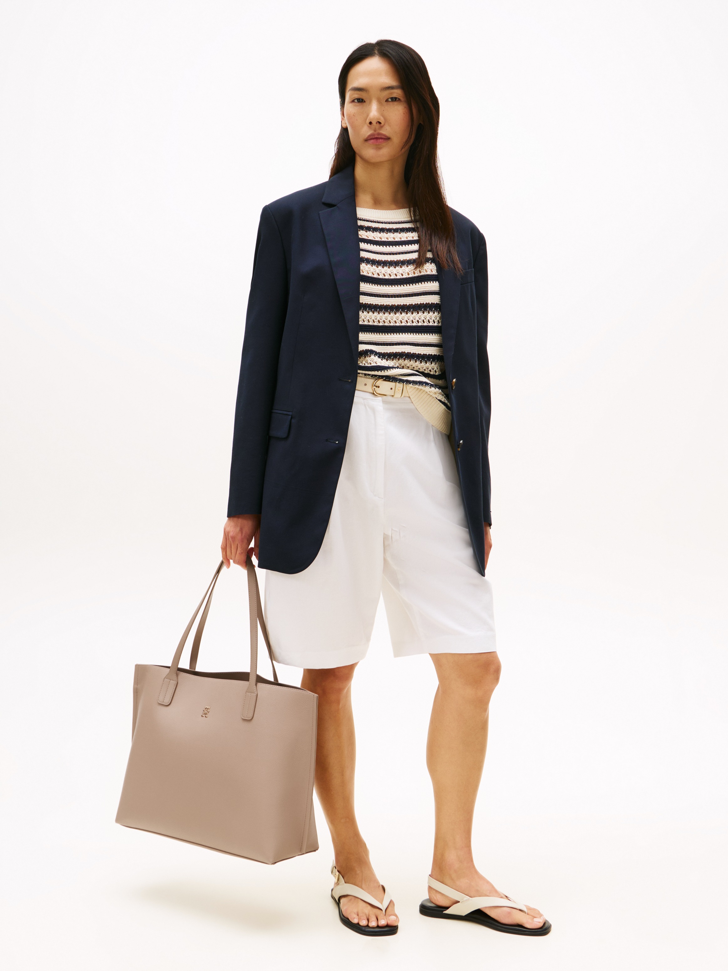 Tommy Hilfiger Tragetasche »TH DISTINCT TOTE«, Damen Umhängetasche, Schultertasche mit kleinem TH-Schmuckelement