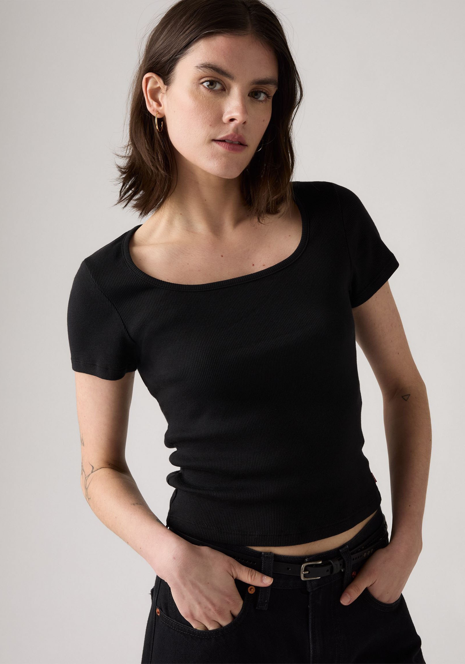 Levis T-Shirt "ESSENTIAL SQRD NE", Feinrippqualität günstig online kaufen