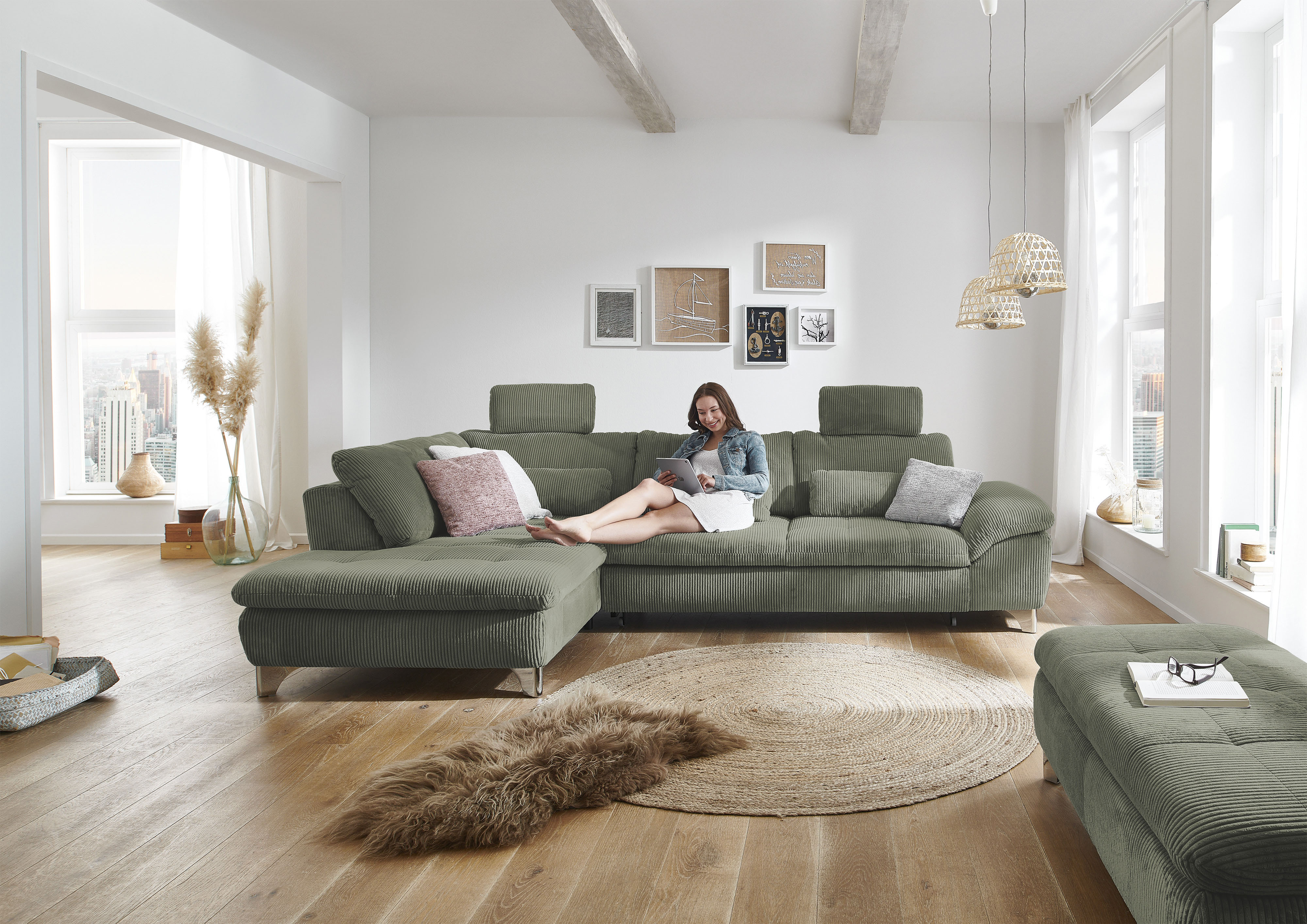 Die PlanBar Ecksofa "Ottomane MP-IN14007 L-Form, Breite 306 cm" wahlweise mit Schlaffunktion und verstellbaren Kopfstützen