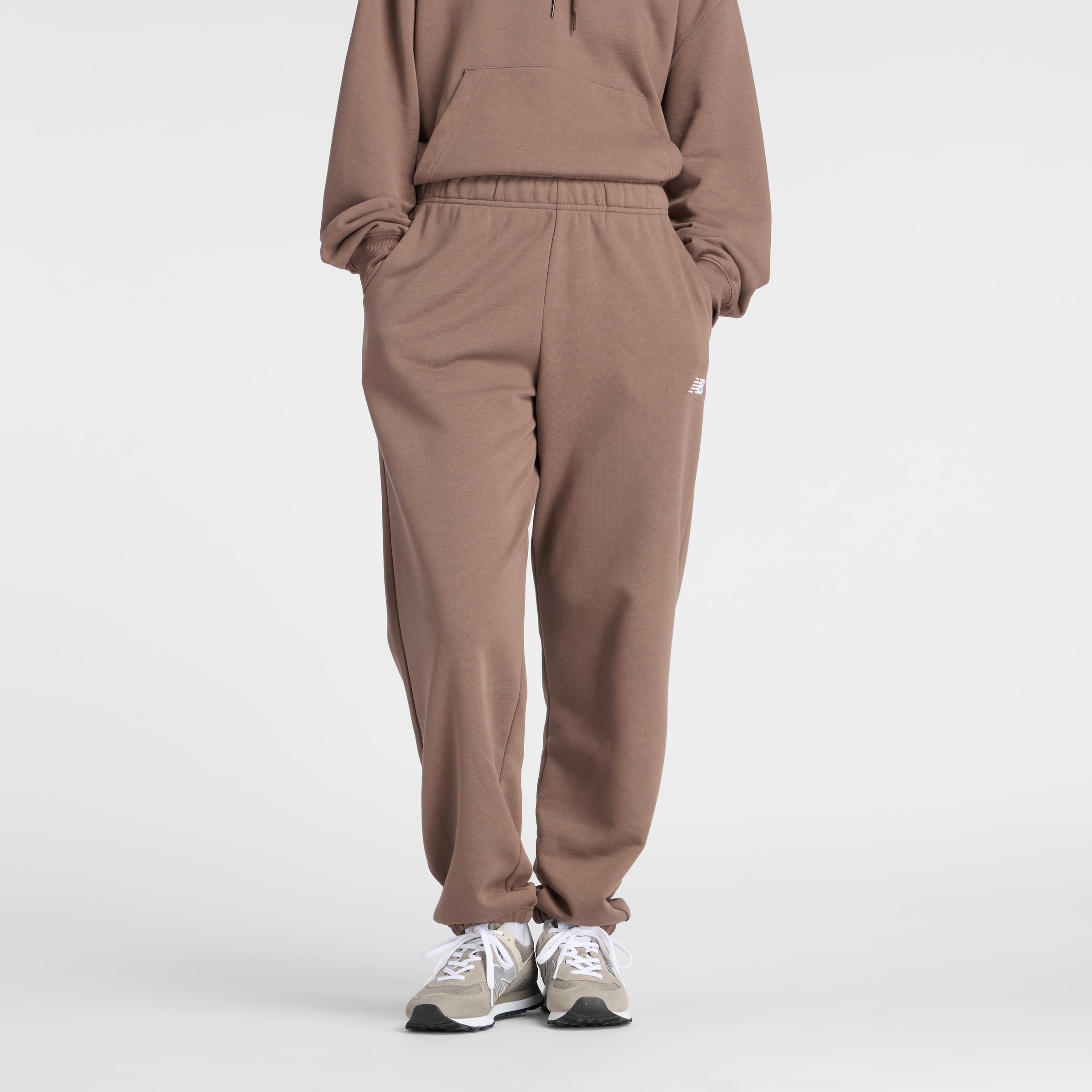 New Balance Jogginghose "SPORT ESSENTIALS FRENCH TERRY JOGGER" lockere Passform, aus Baumwolle und Polyester