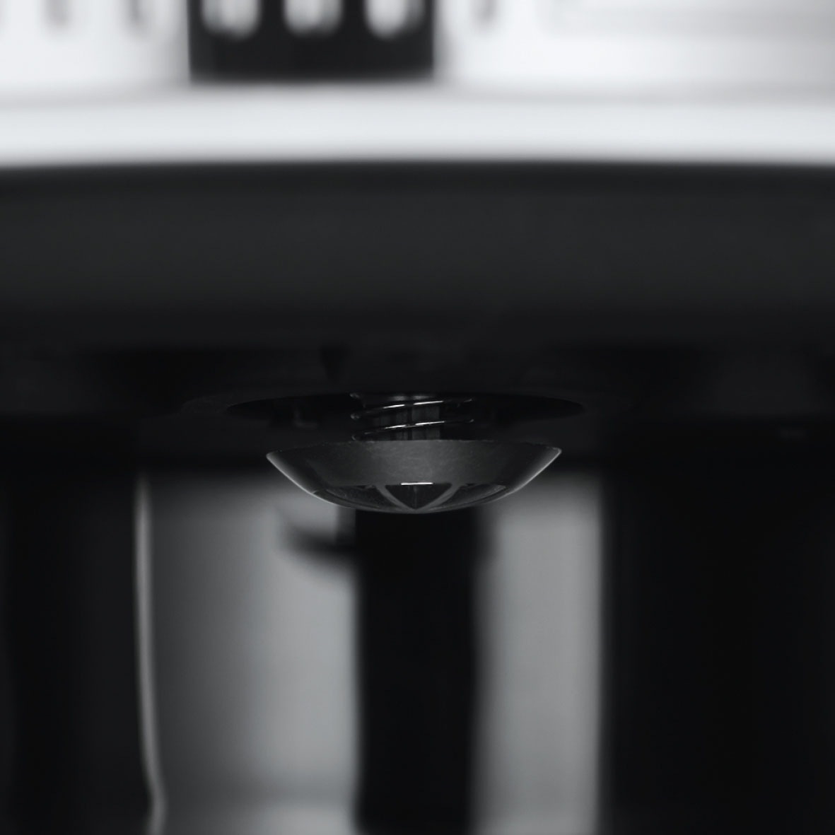 RUSSELL HOBBS Filterkaffeemaschine »Geo Steel 25270-56« 1,5 l Kaffeekanne Papierfilter 1x4