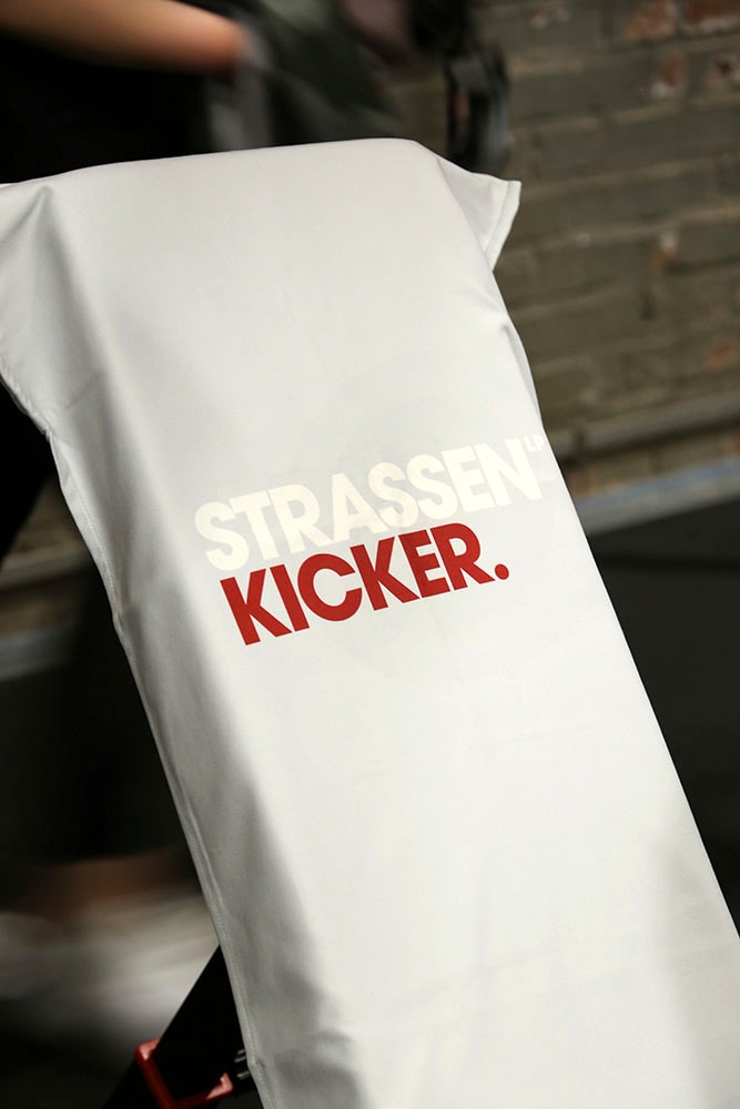 Sporthandtuch »Straßenkicker«, (1 St.), mit dekorativem "Straßenkicker" Schriftzug