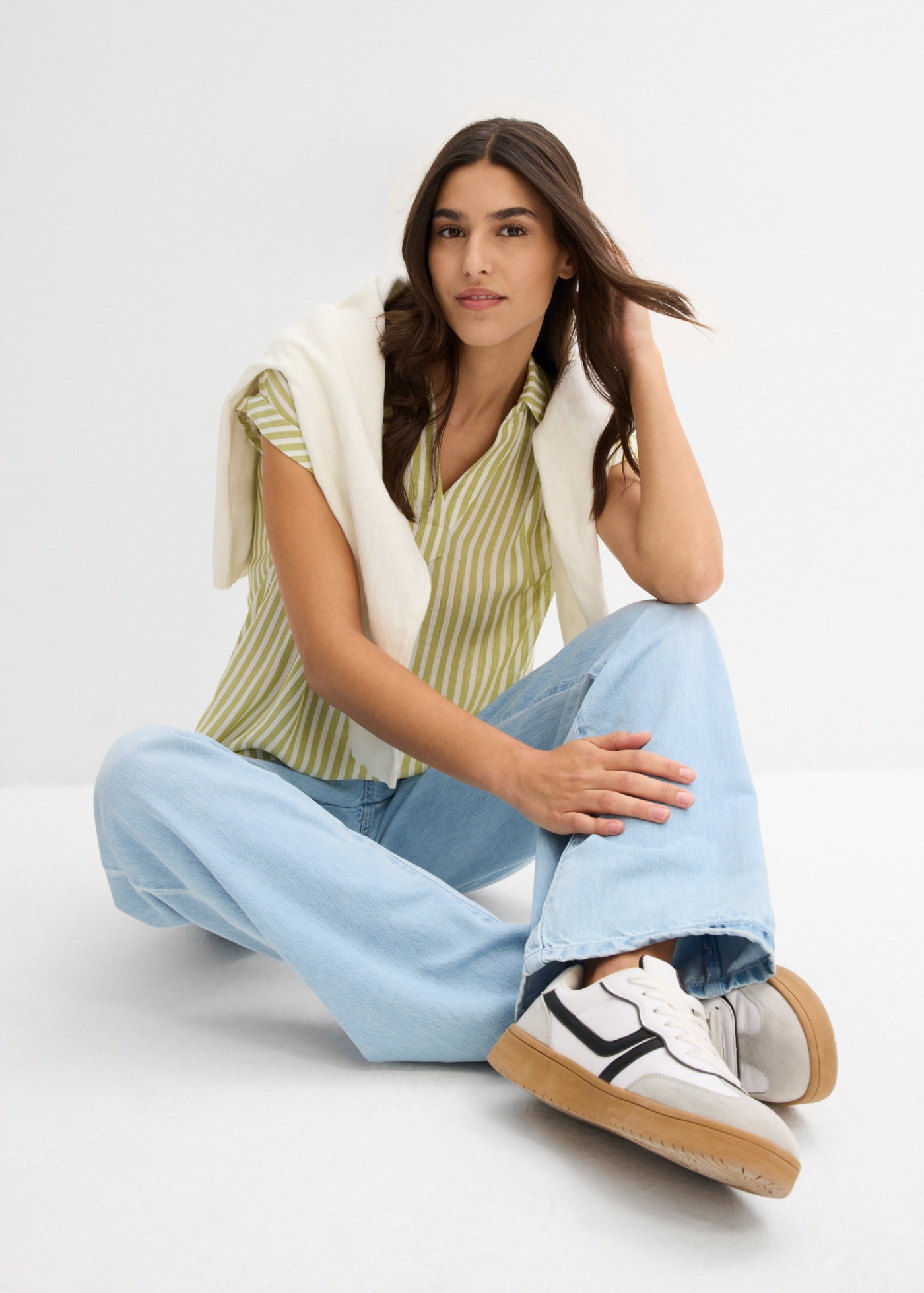 bonprix Kurzarmbluse »Kurzarmbluse aus fließender Viskose« Loose Fit, für einen luftigen Look, aus Viskose, gestreift
