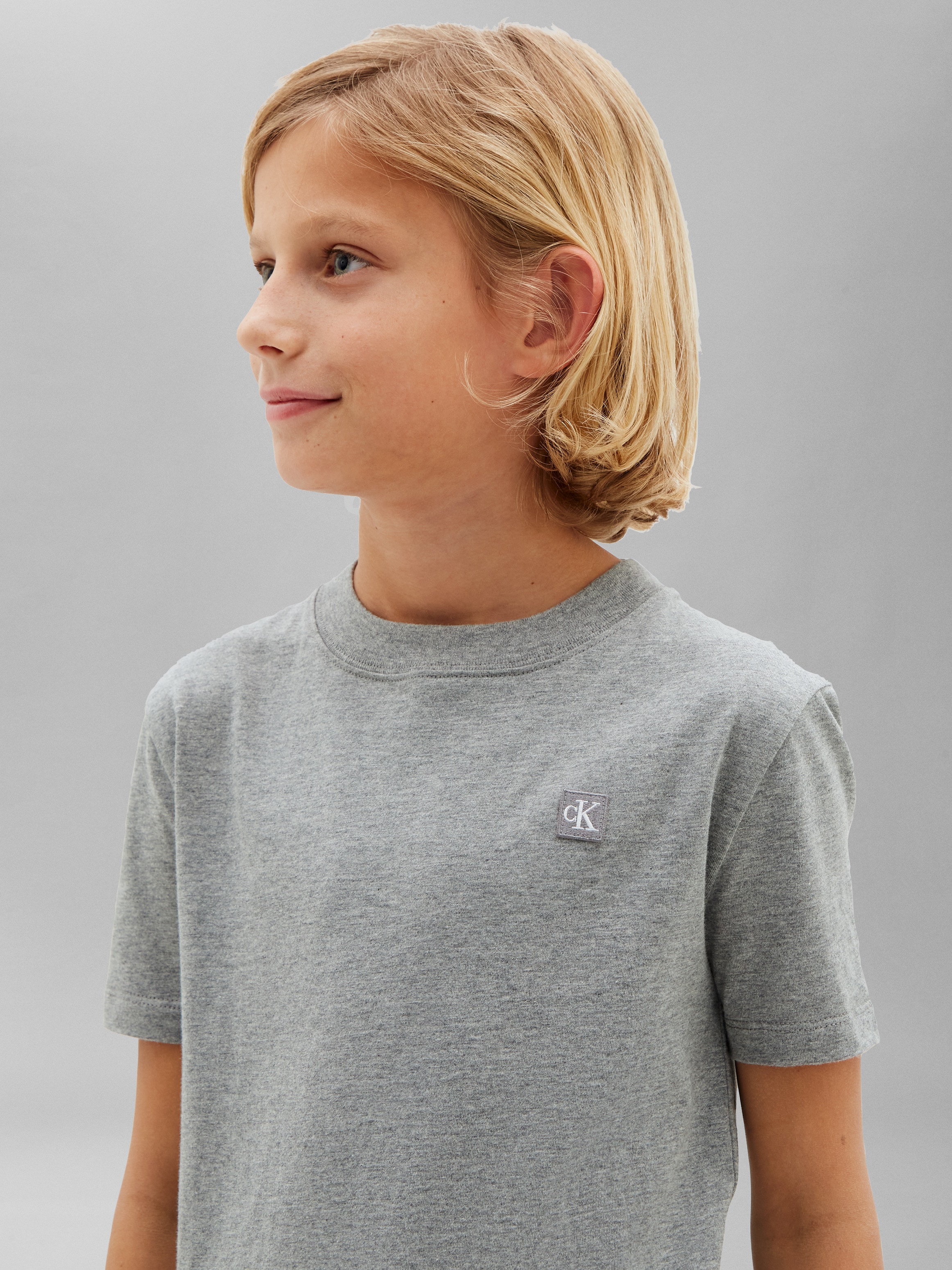 Calvin Klein Jeans T-Shirt »MINI BADGE REGULAR T-SHIRT« Regular fit, Badge